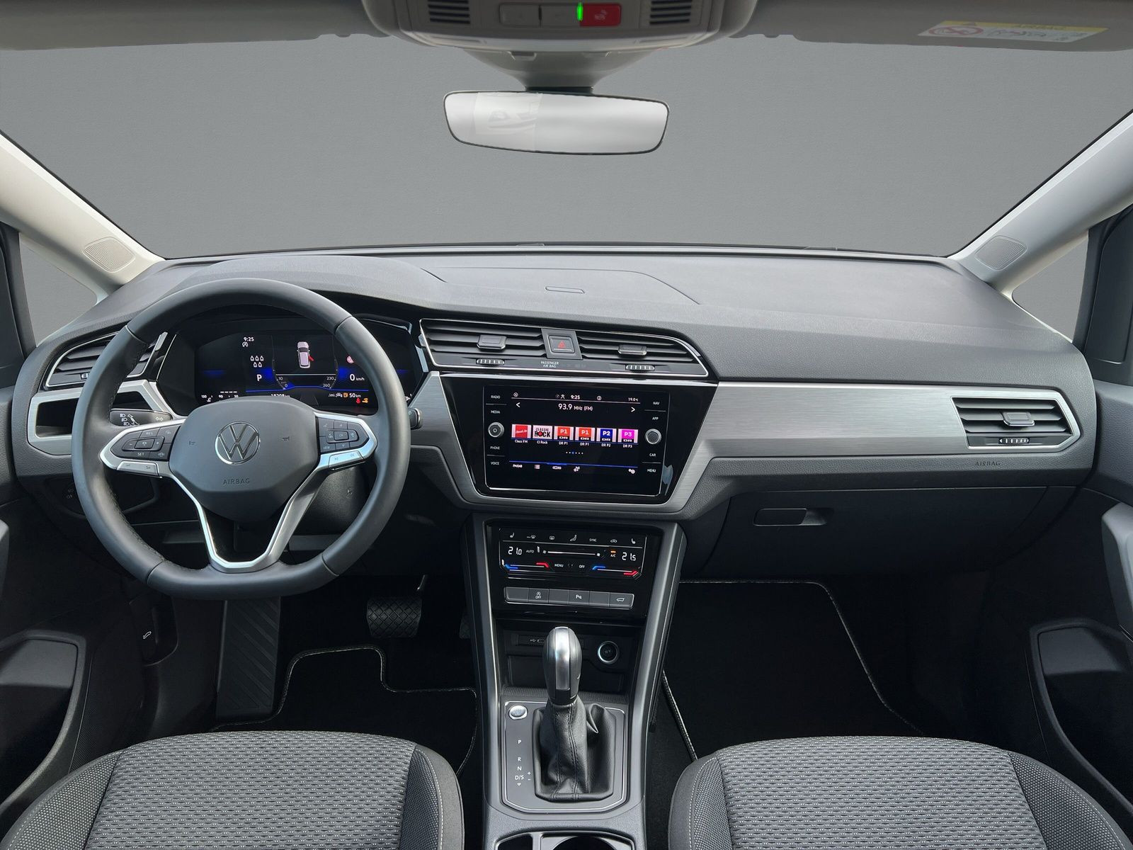 Volkswagen - Touran_11