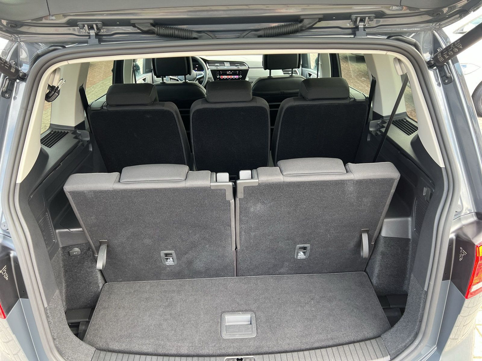 Volkswagen - Touran_30