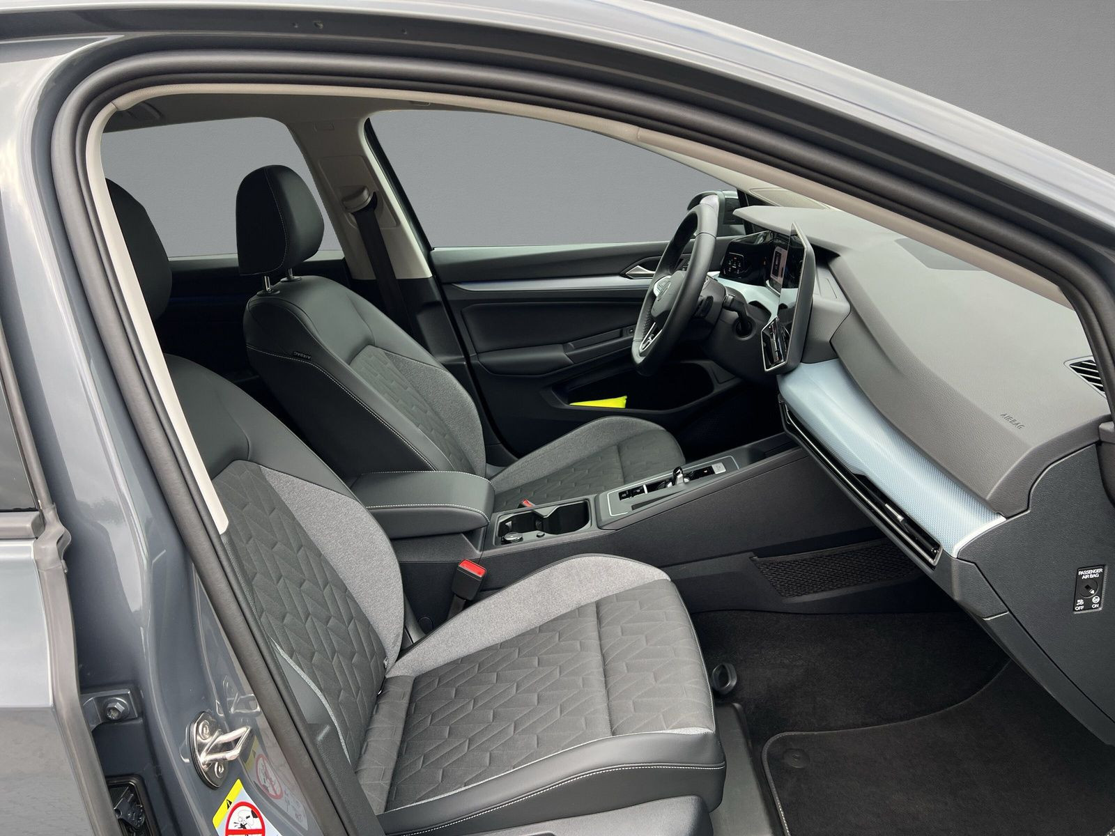 Volkswagen - Golf_13