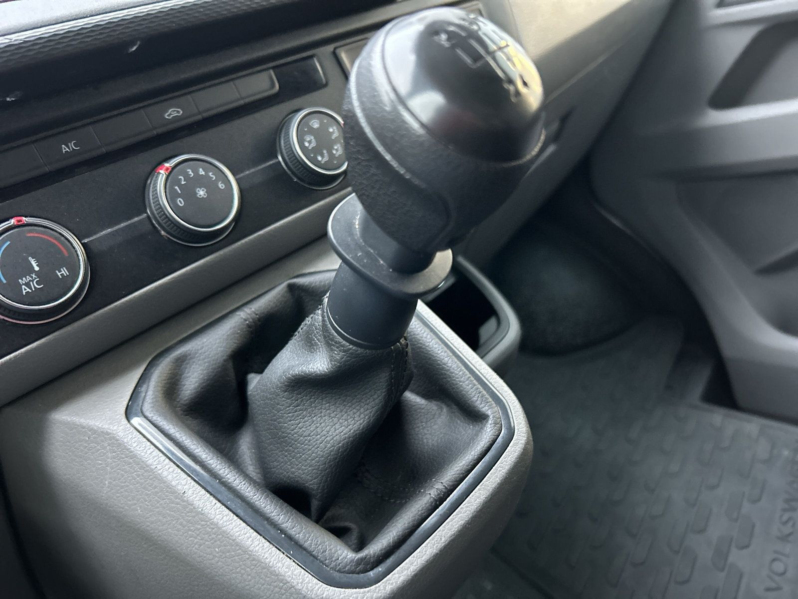 Volkswagen - T6.1 Transporter_14