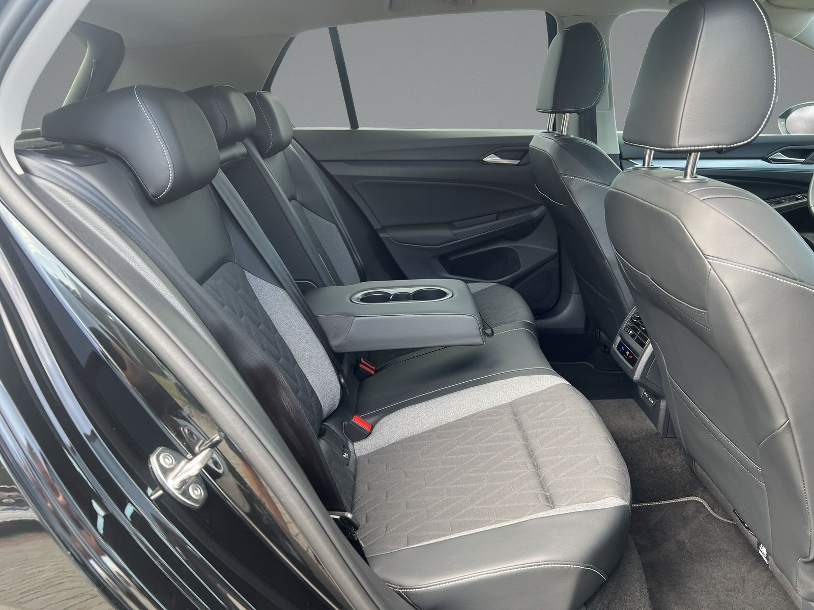 Volkswagen - Golf_13