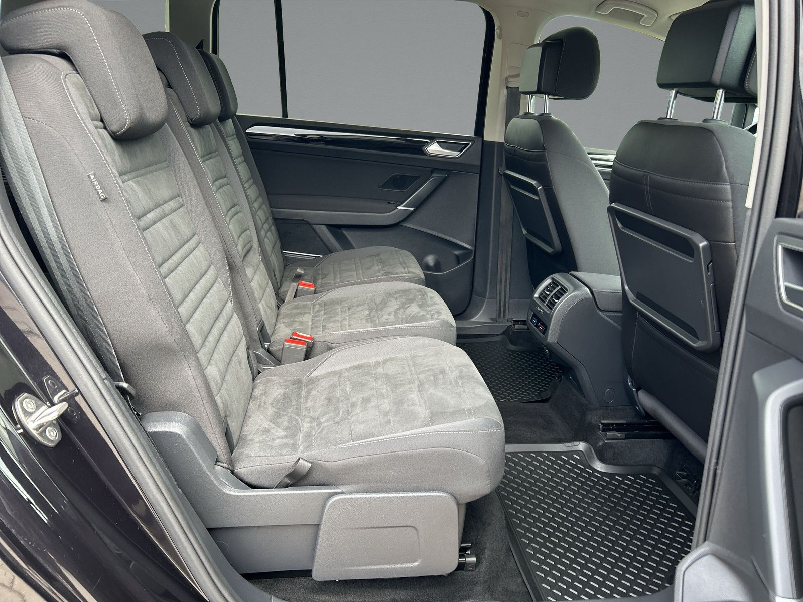 Volkswagen - Touran_13