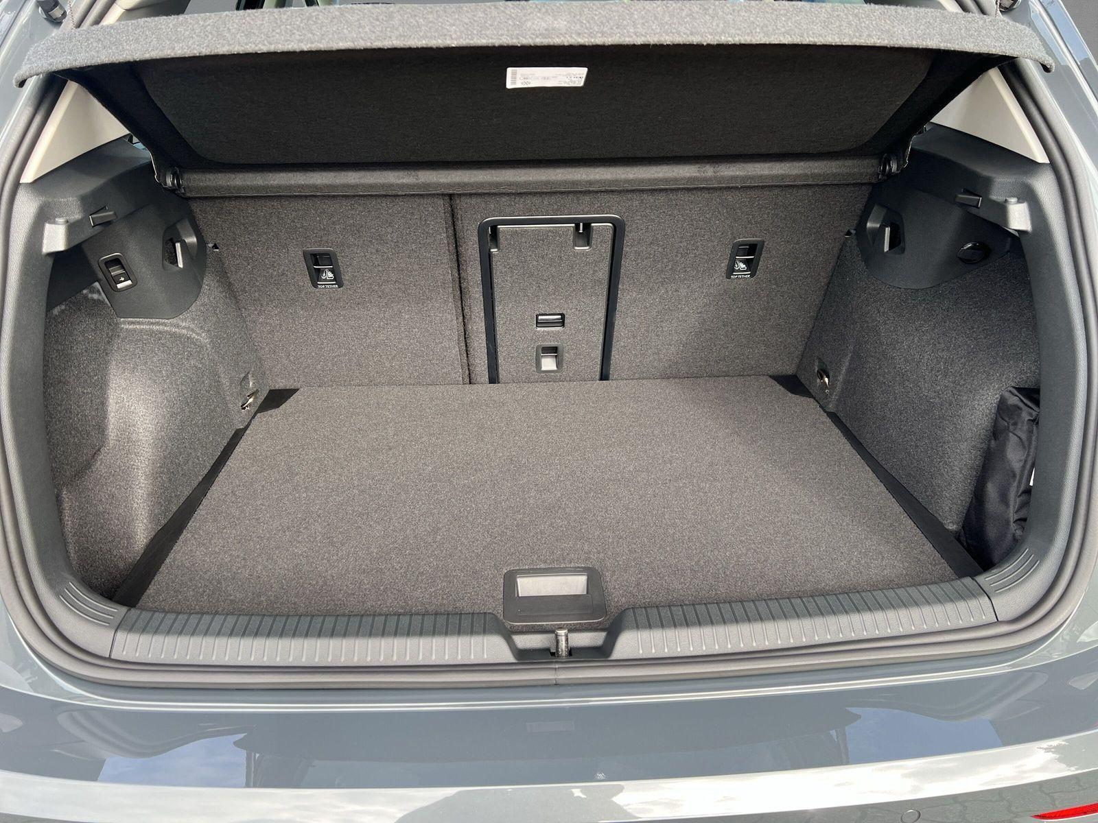 Volkswagen - Golf_11