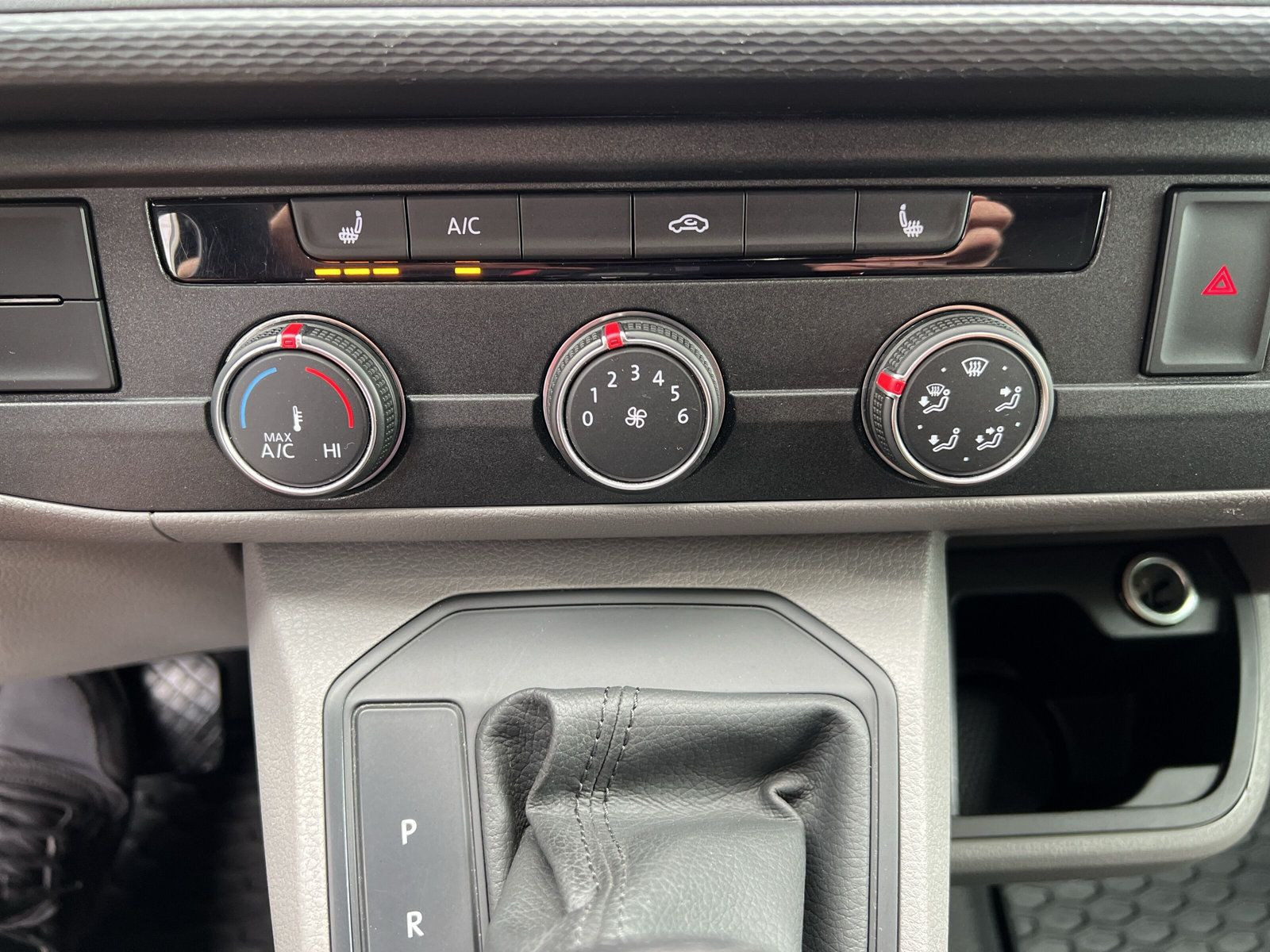 Volkswagen - T6.1 Transporter_16