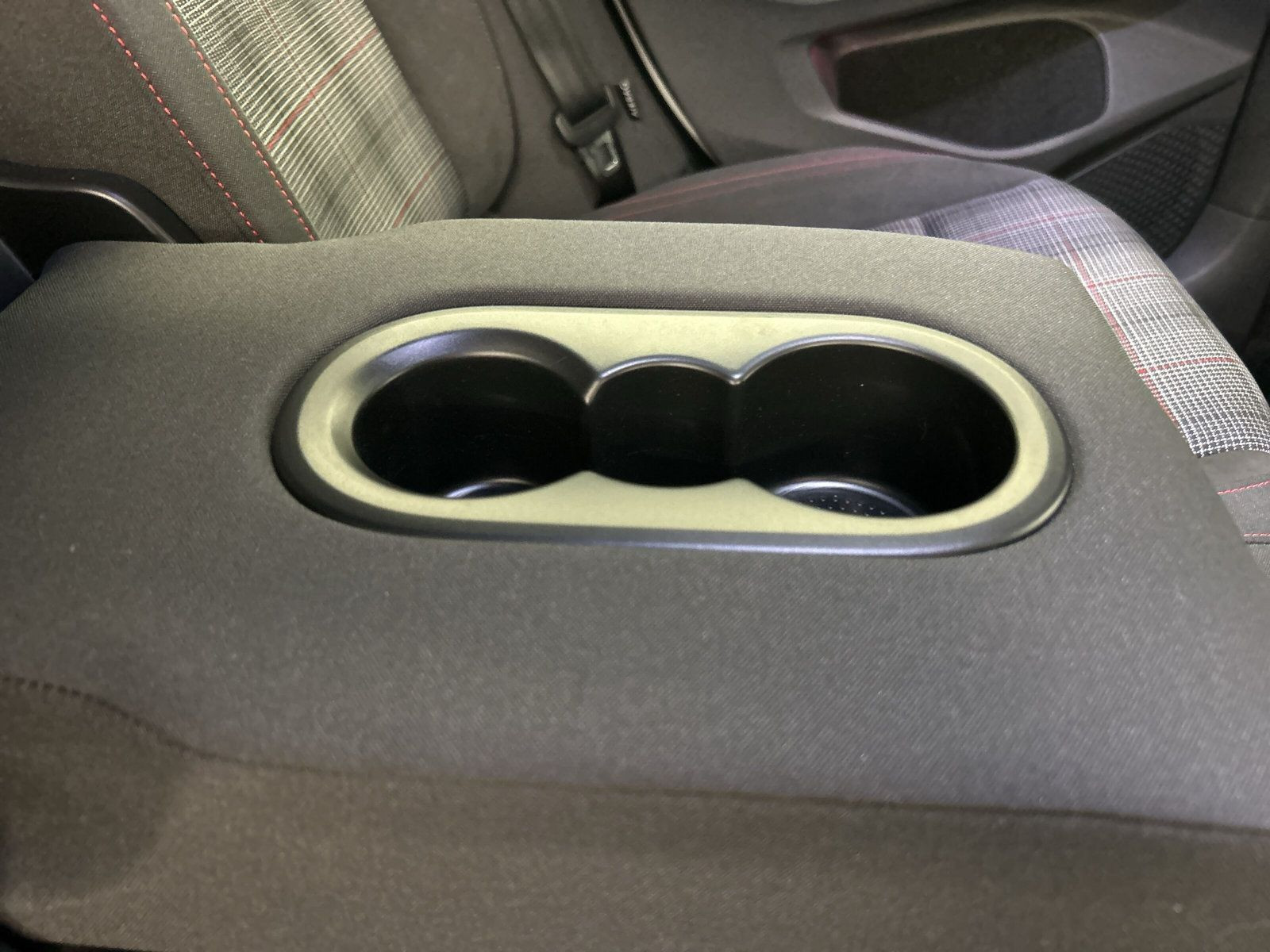 Volkswagen - Golf GTI_28