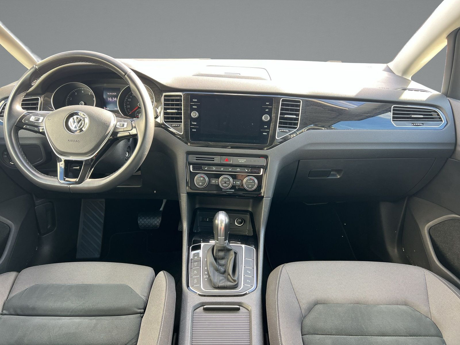 Volkswagen - Golf Sportsvan_9