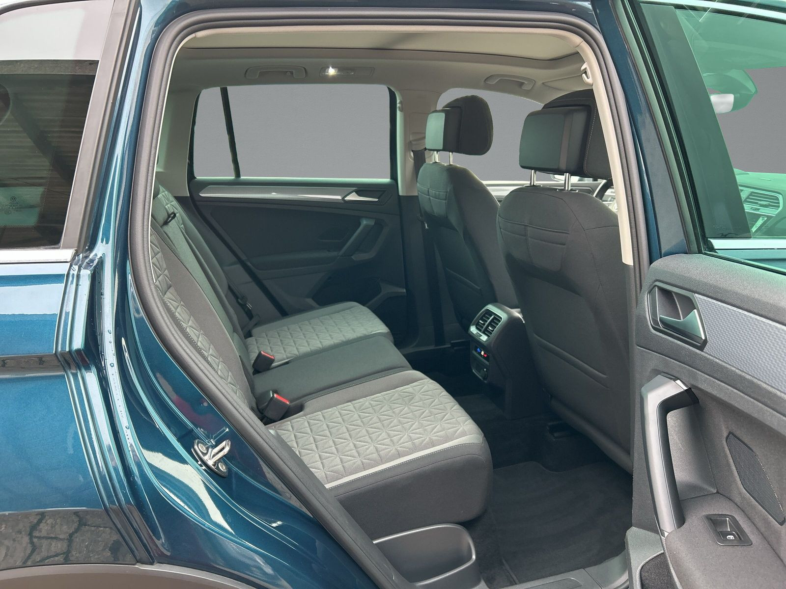 Volkswagen - Tiguan_12