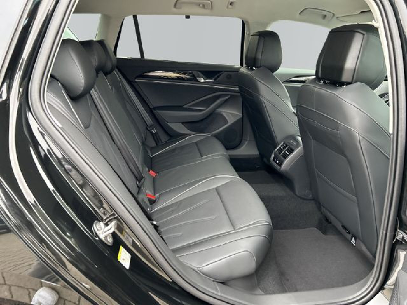 Volkswagen - Passat Variant_13