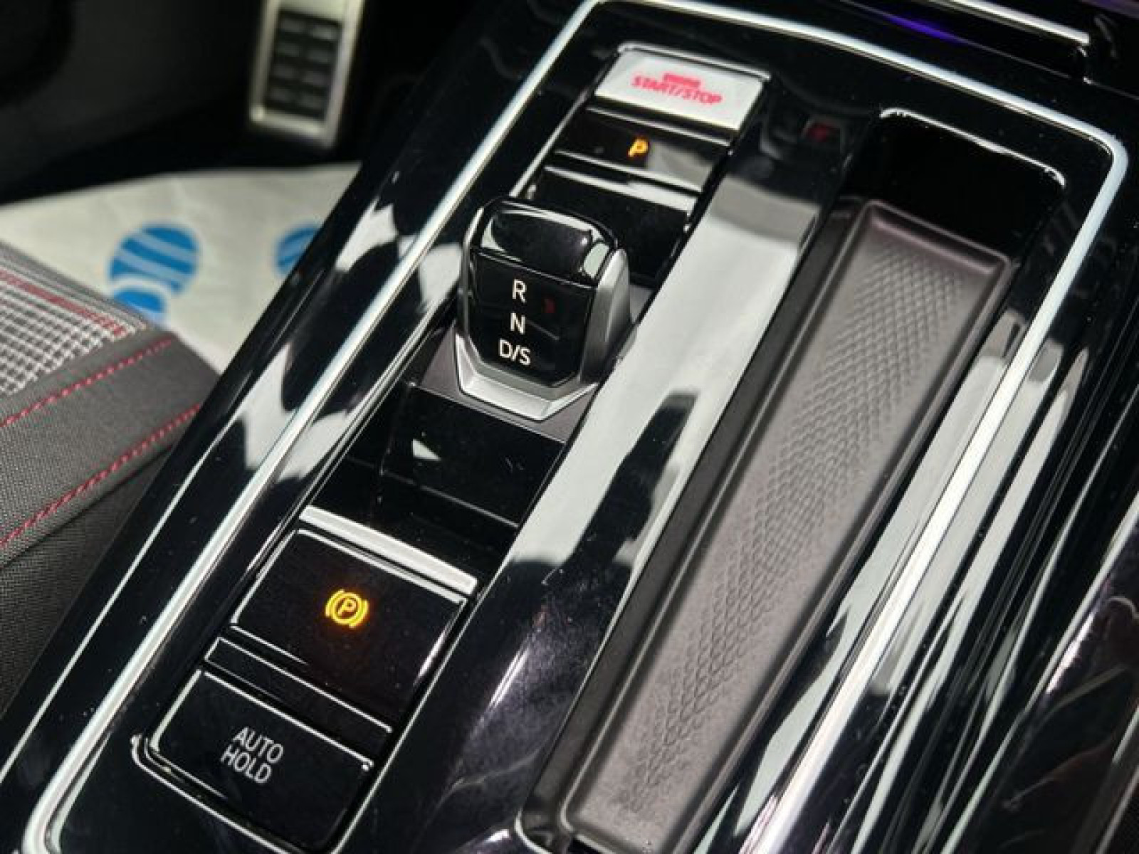 Volkswagen - Golf GTI_15