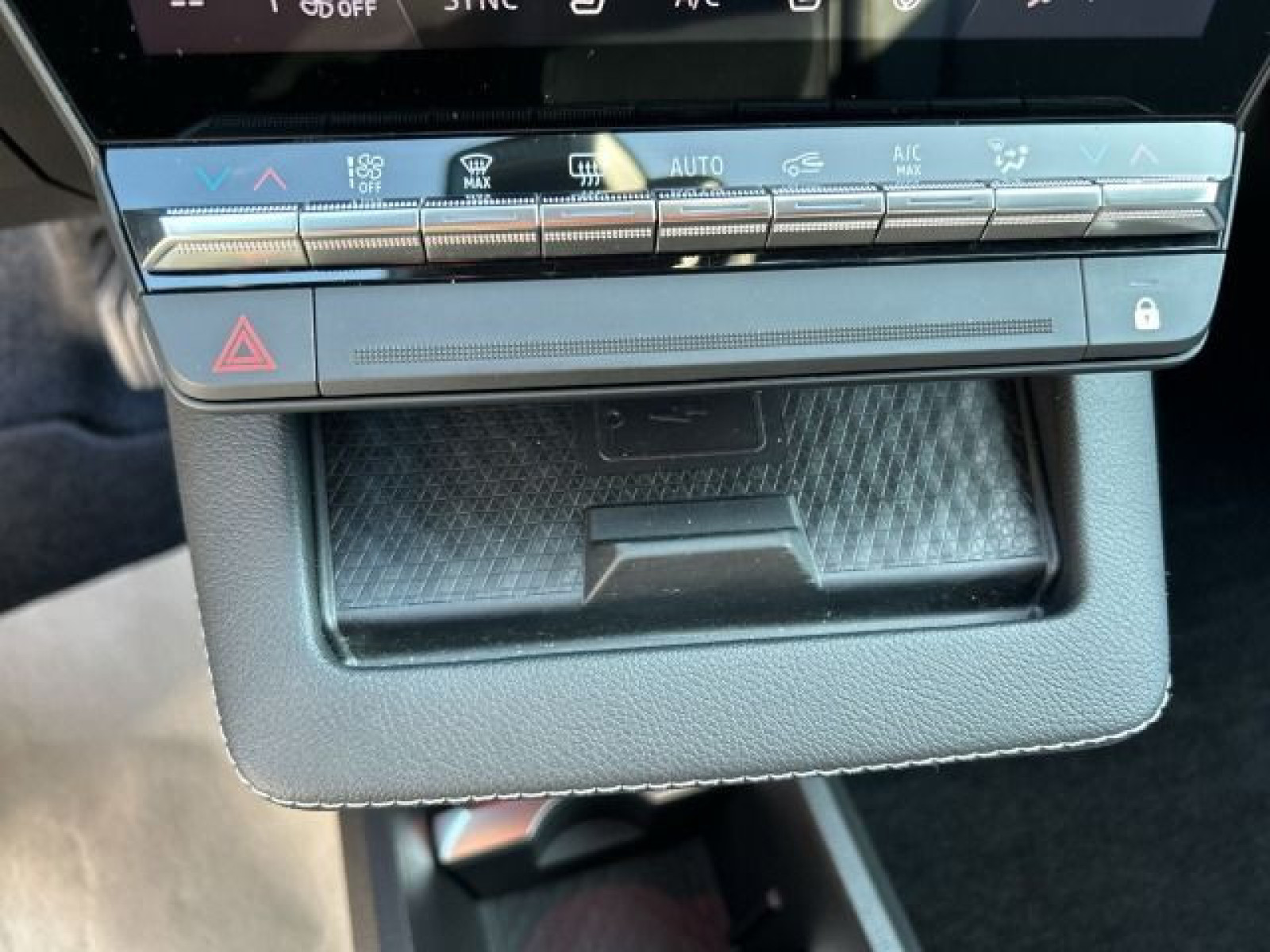 Renault - Megane E-TECH_16