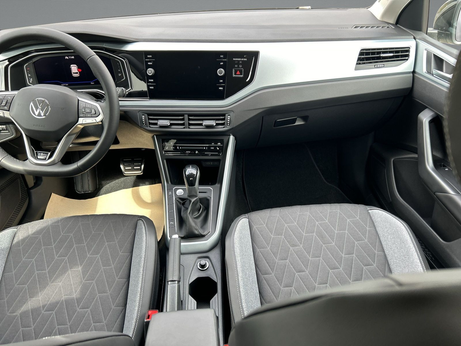 Volkswagen - Polo_11