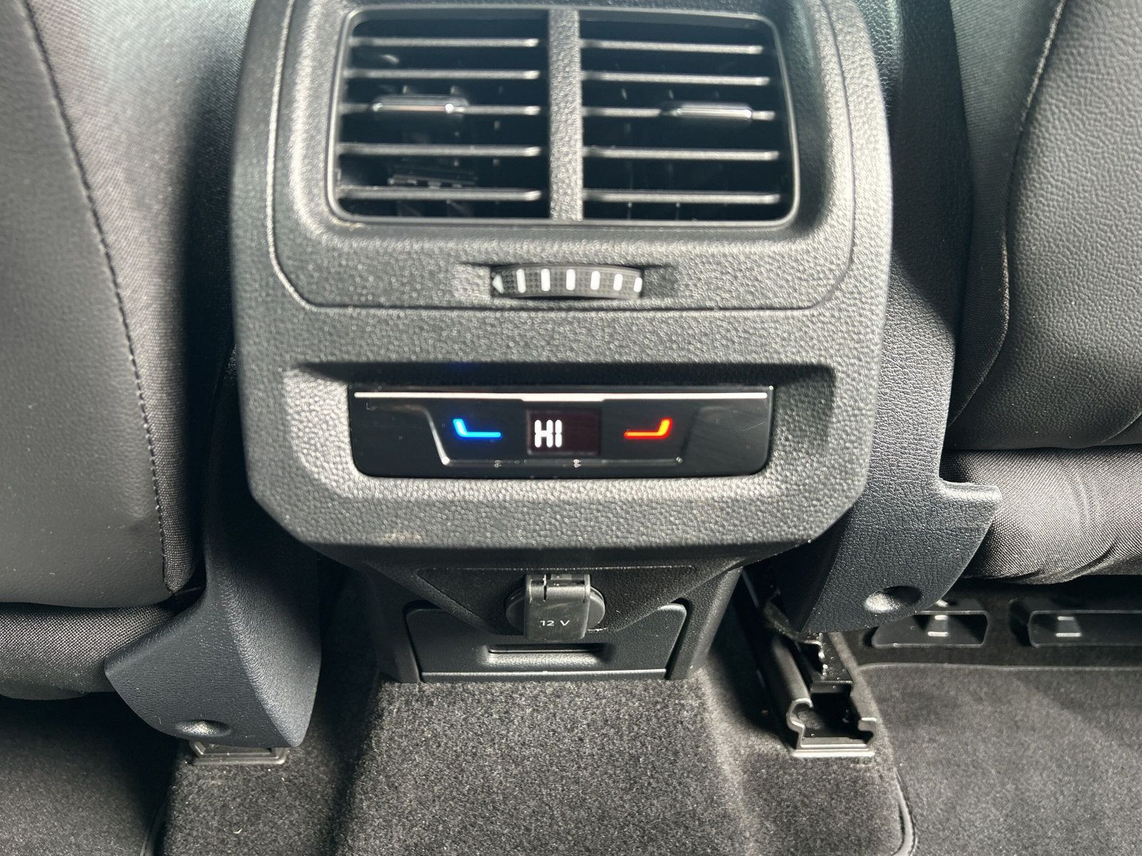 Volkswagen - Touran_31