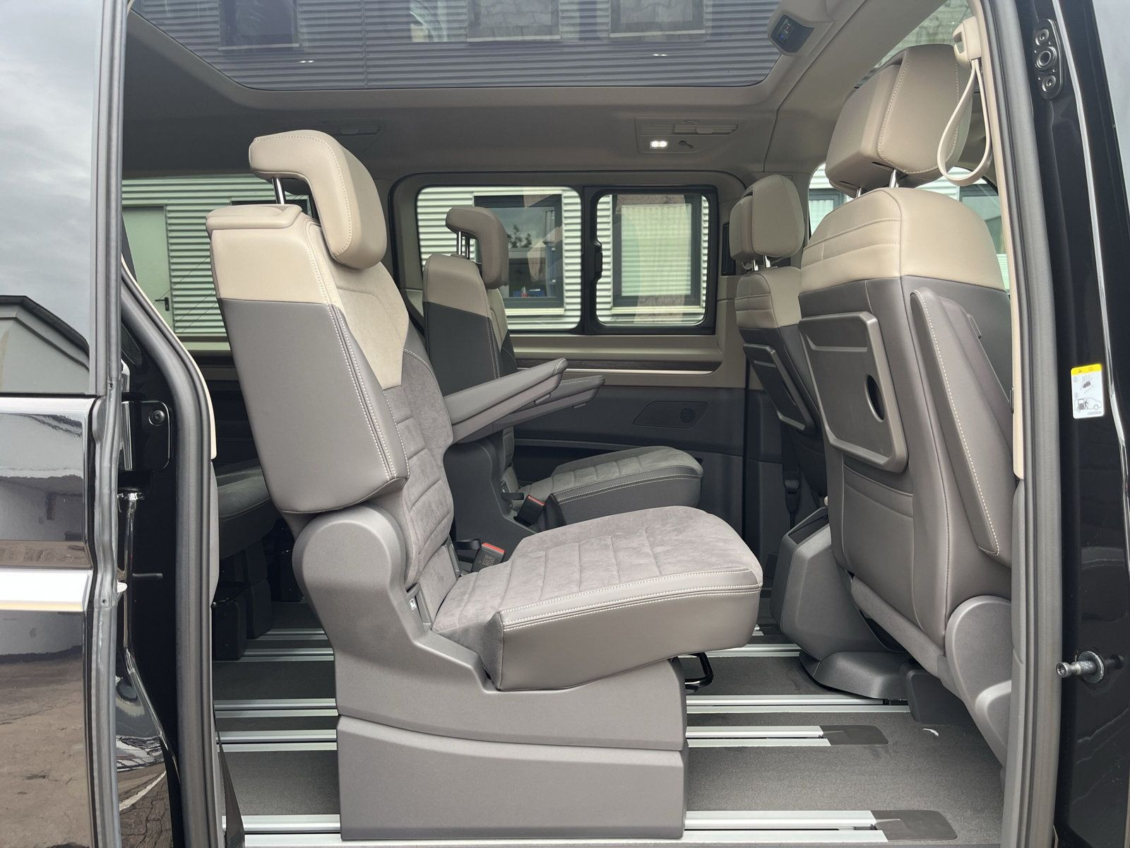 Volkswagen - Multivan_12