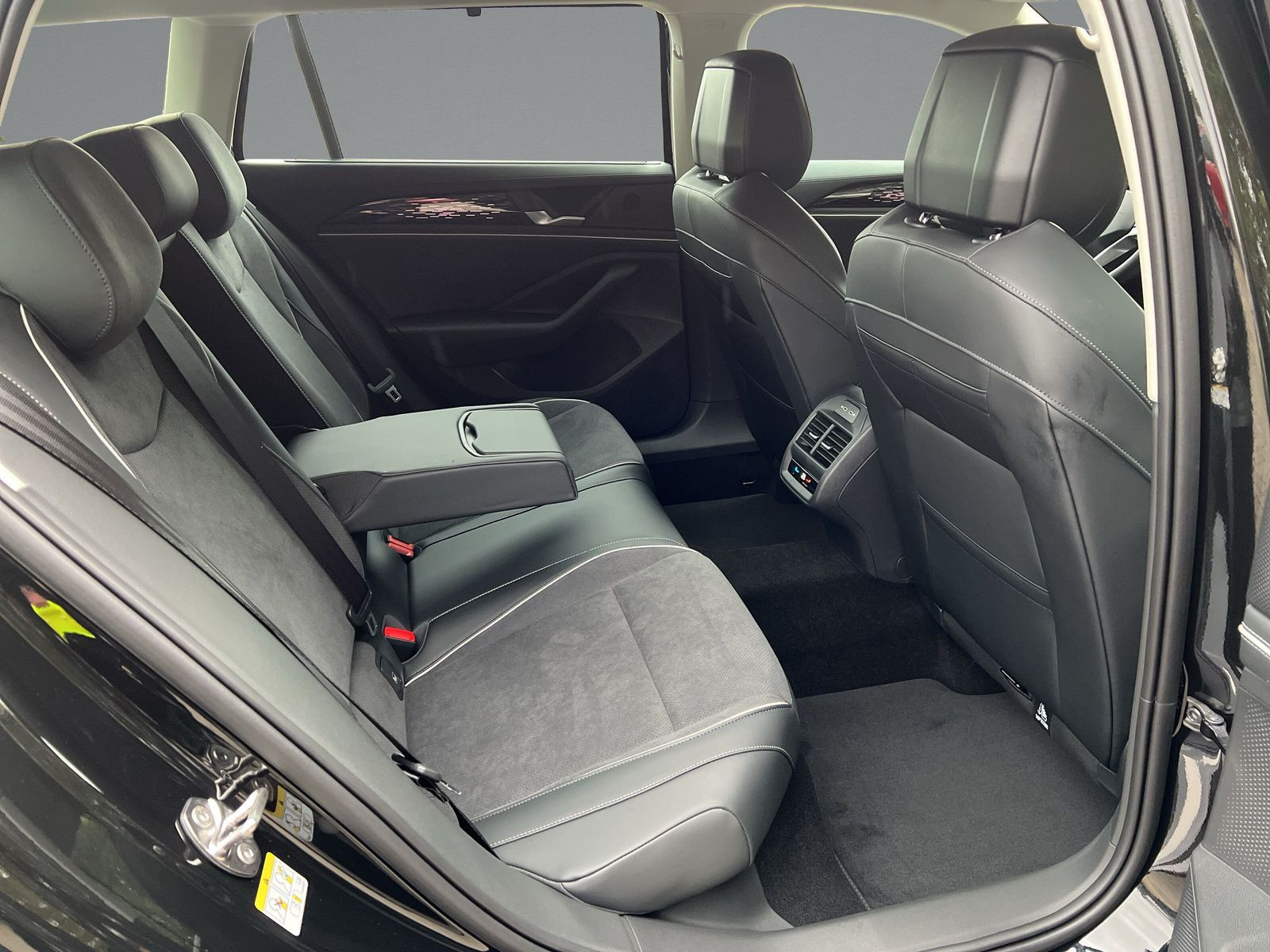 Volkswagen - Passat Variant_12