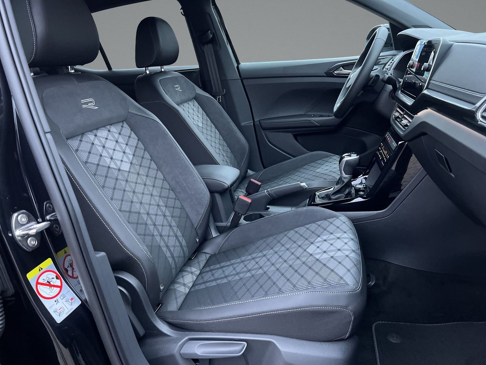 Volkswagen - T-Cross_12