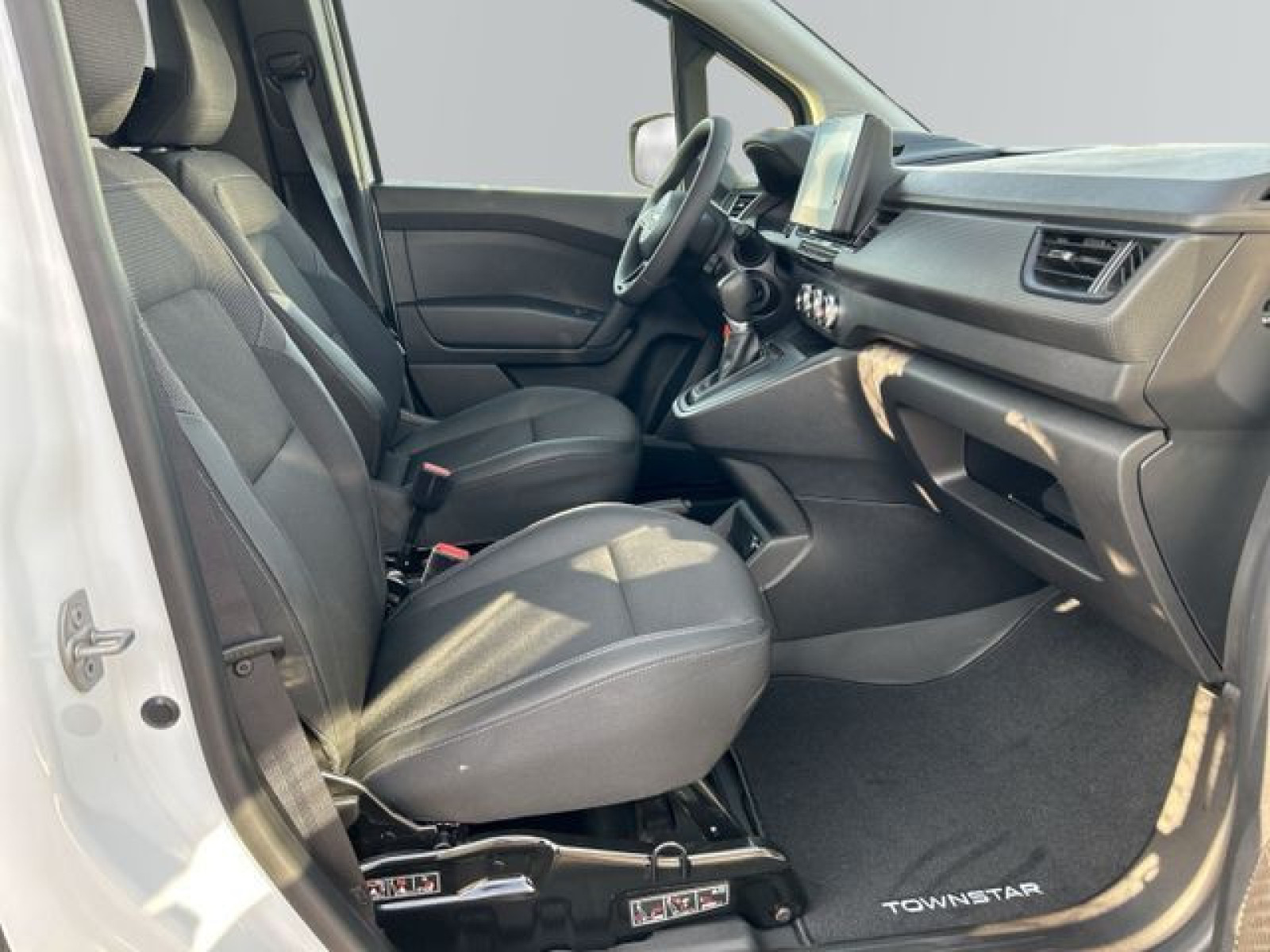 Nissan - Townstar_12