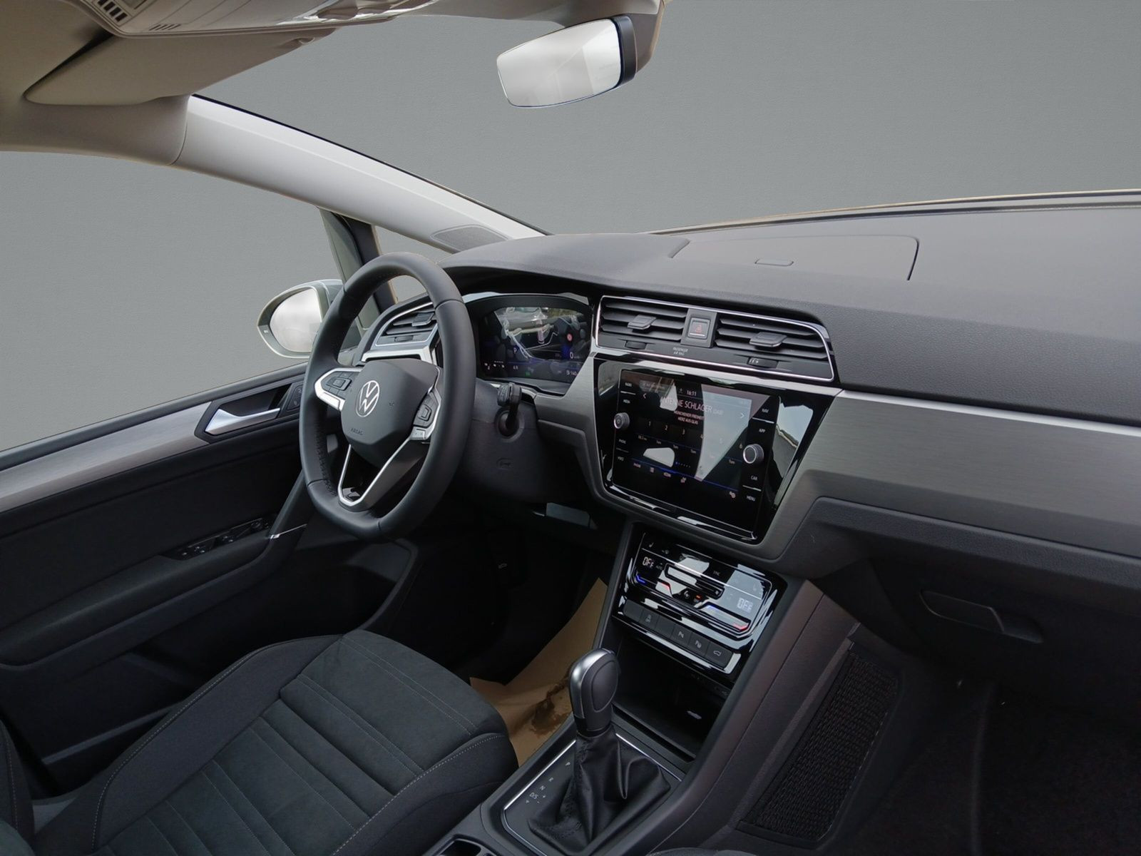 Volkswagen - Touran_15