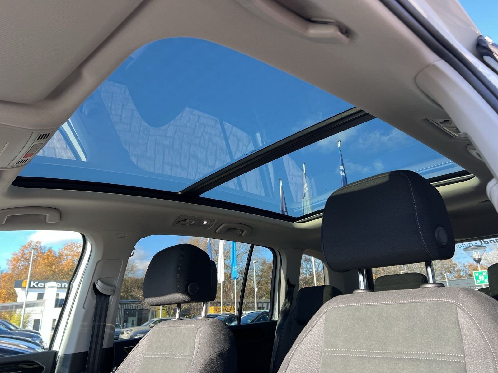 Volkswagen - Touran_30