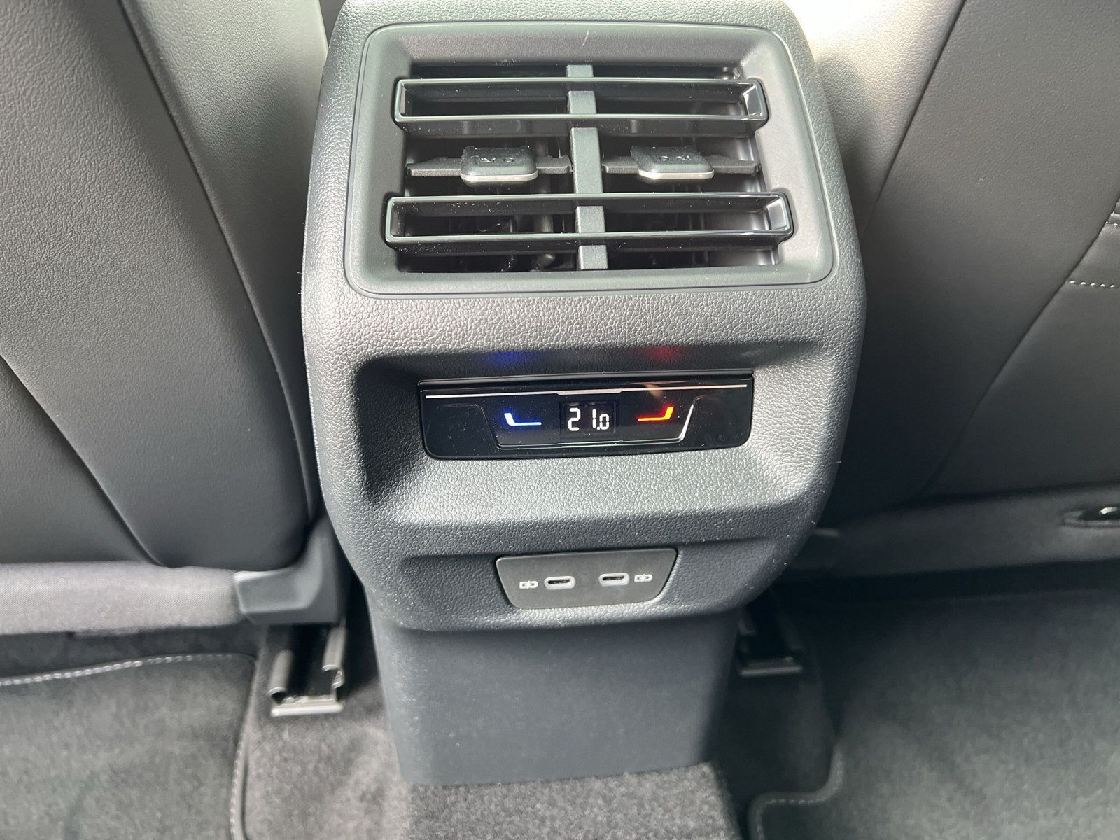 Volkswagen - Tayron_25