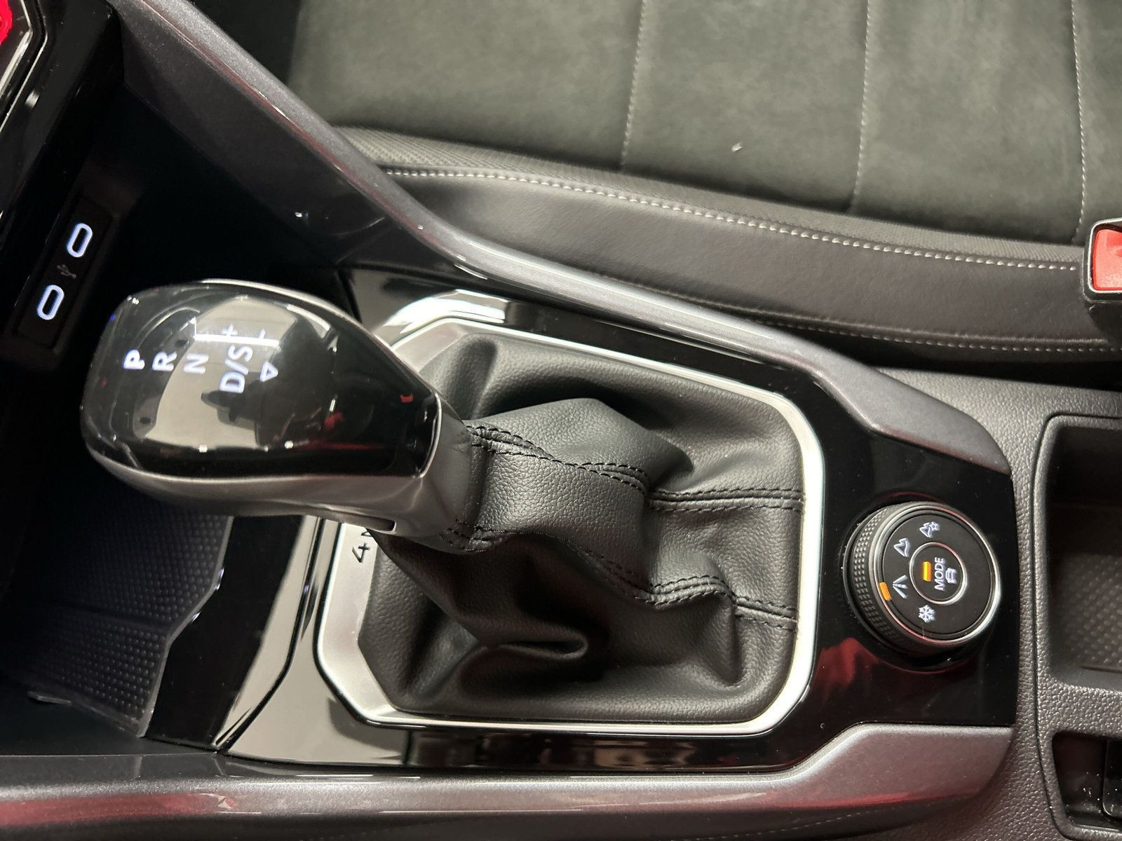 Volkswagen - T-Roc_15