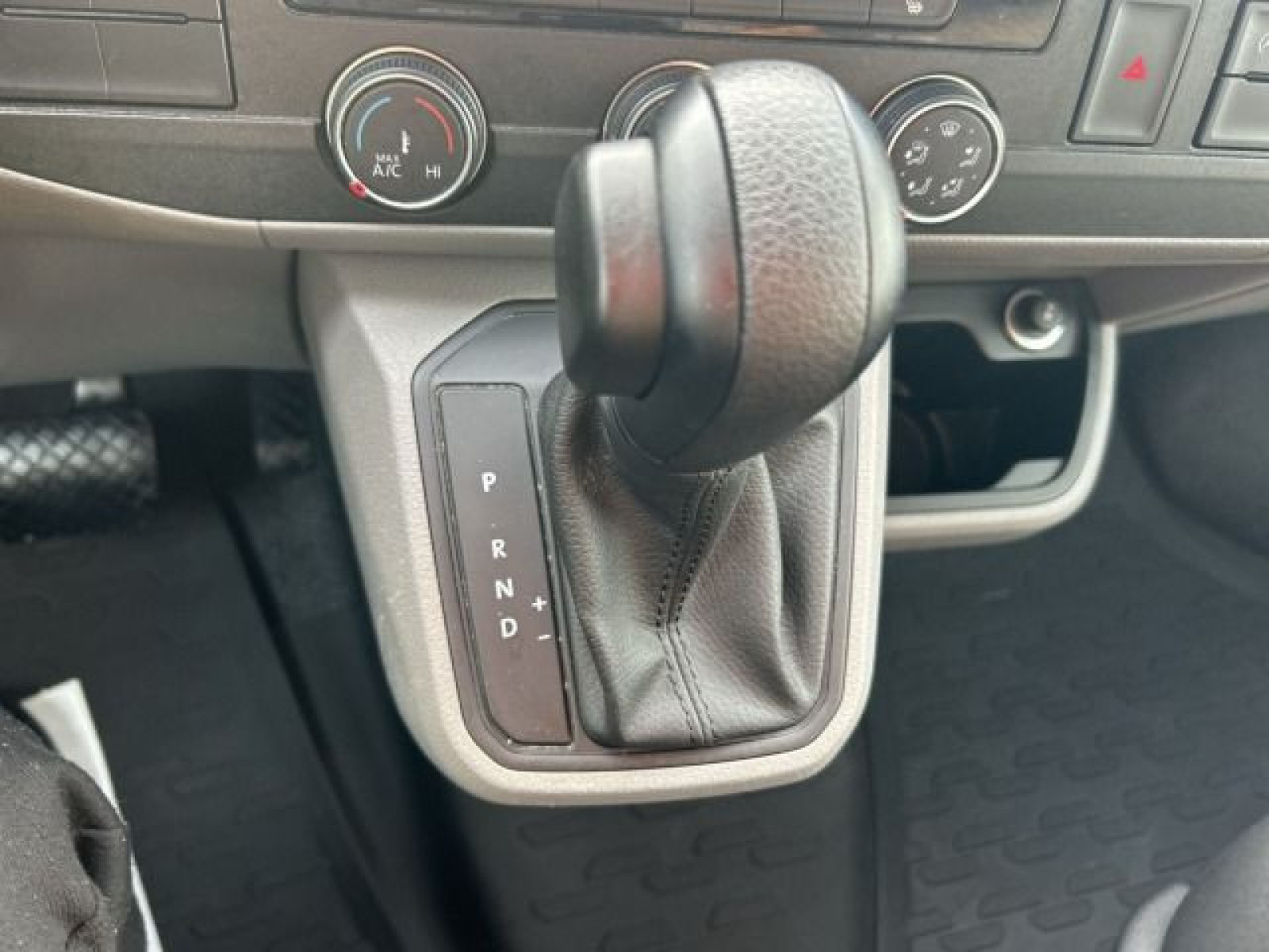 Volkswagen - T6.1 Transporter_14