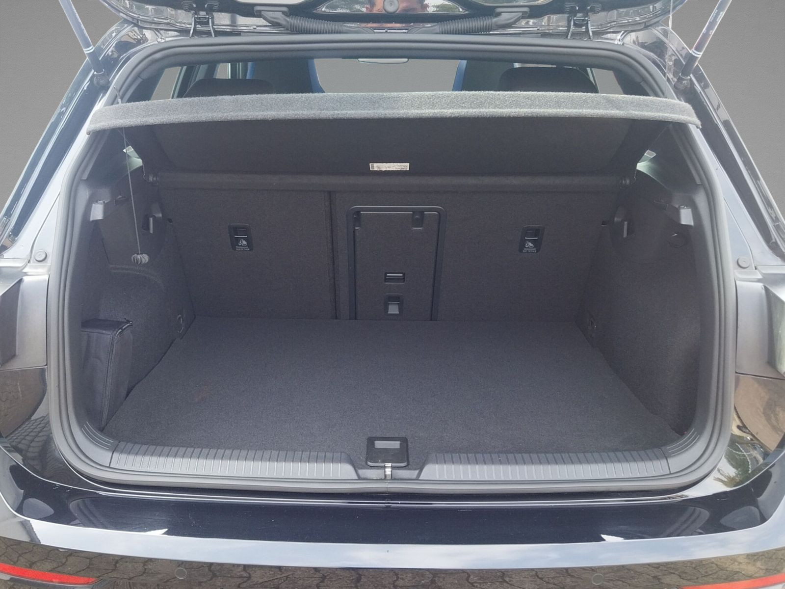 Volkswagen - Golf_11