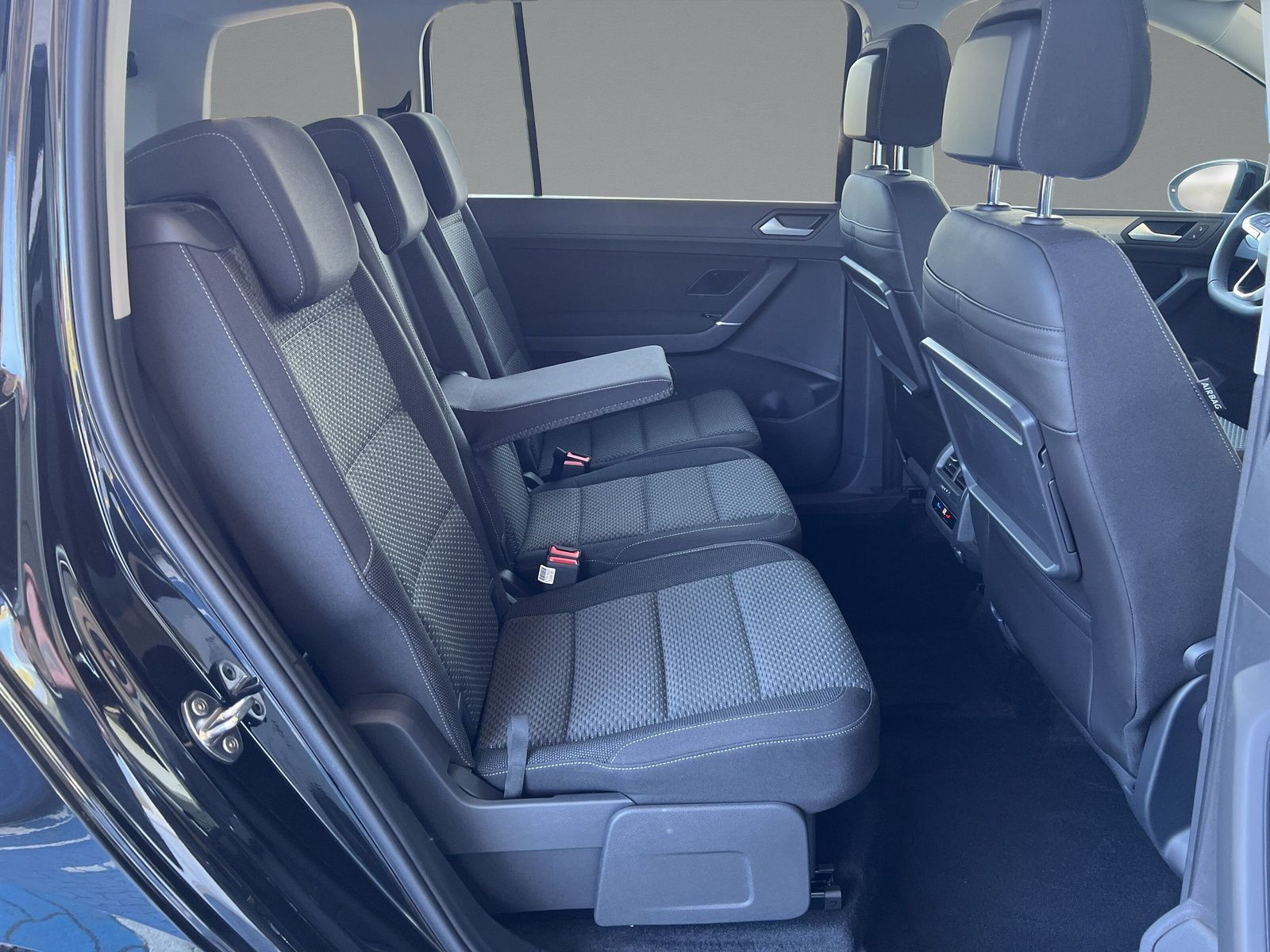 Volkswagen - Touran_13