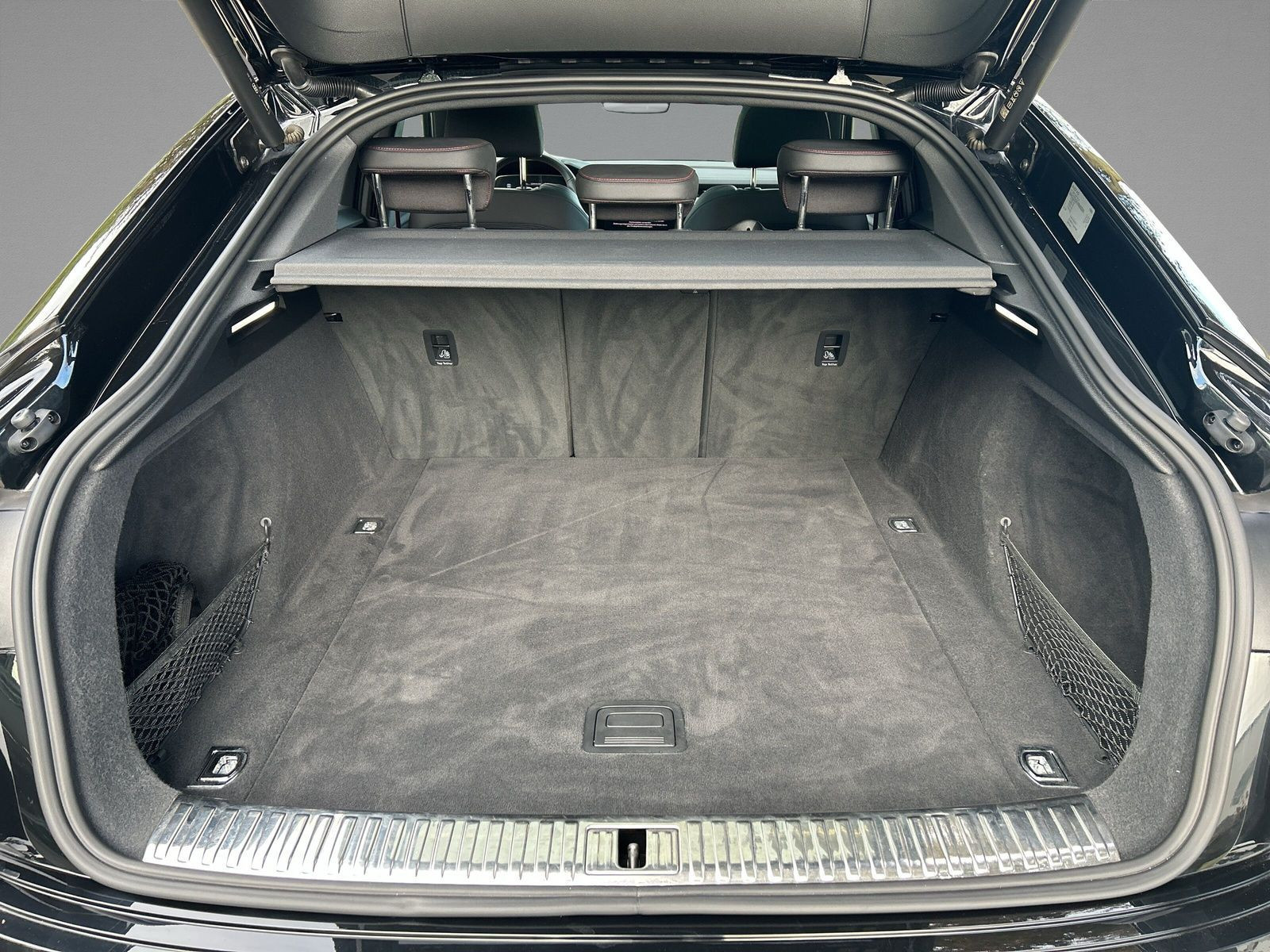 Audi - Q8 Sportback e-tron_11