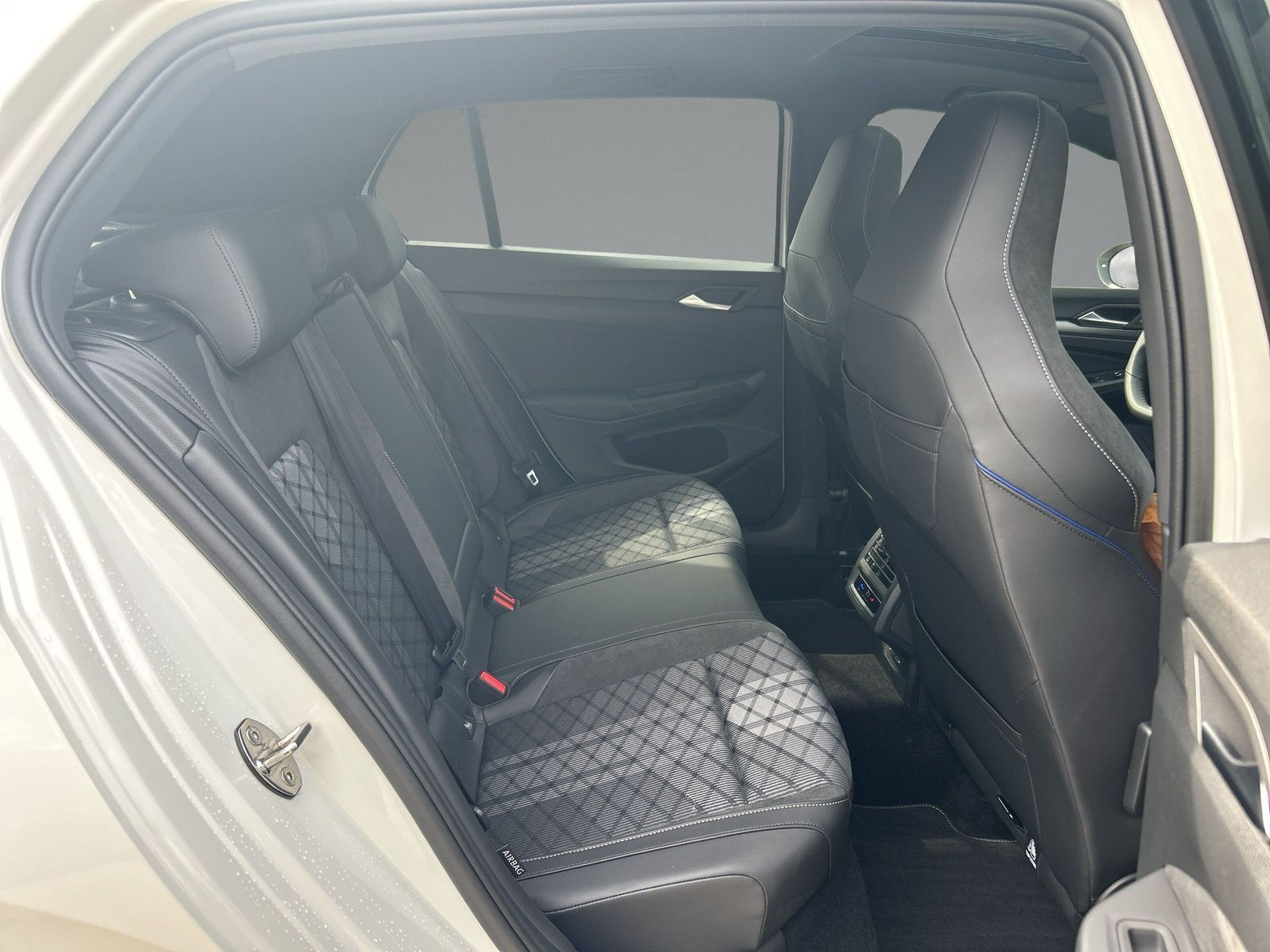 Volkswagen - Golf_14