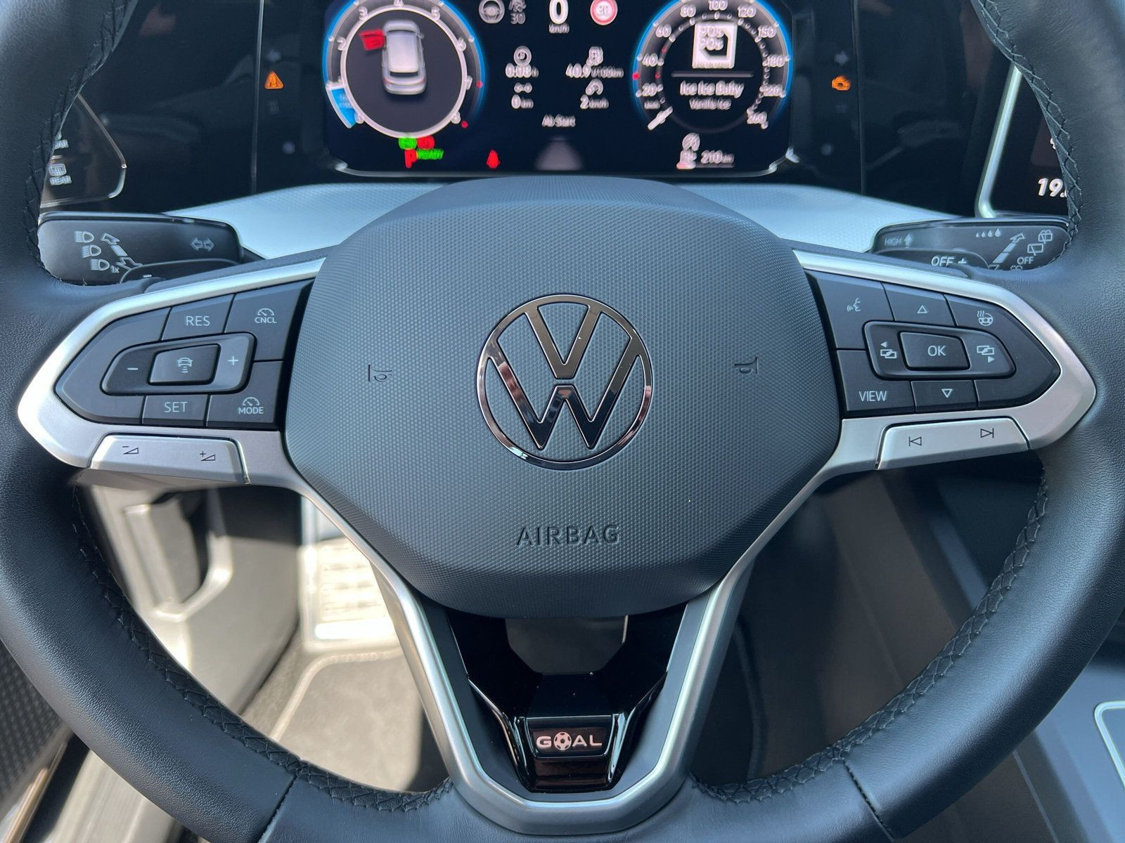 Volkswagen - Golf_25