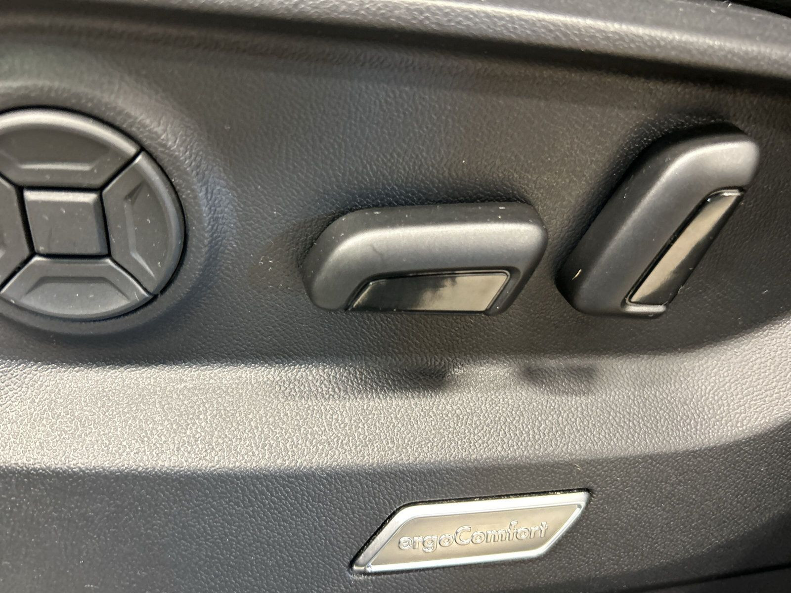 Volkswagen - Touareg_25