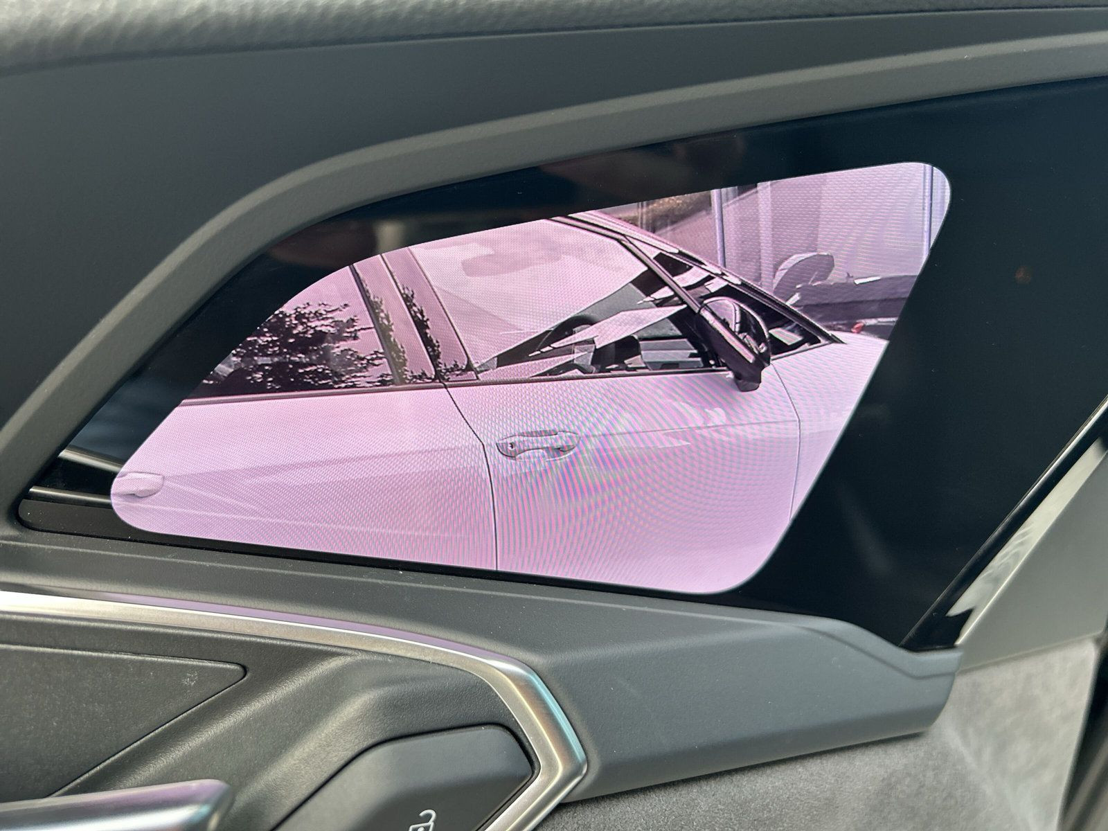 Audi - Q8 Sportback e-tron_25