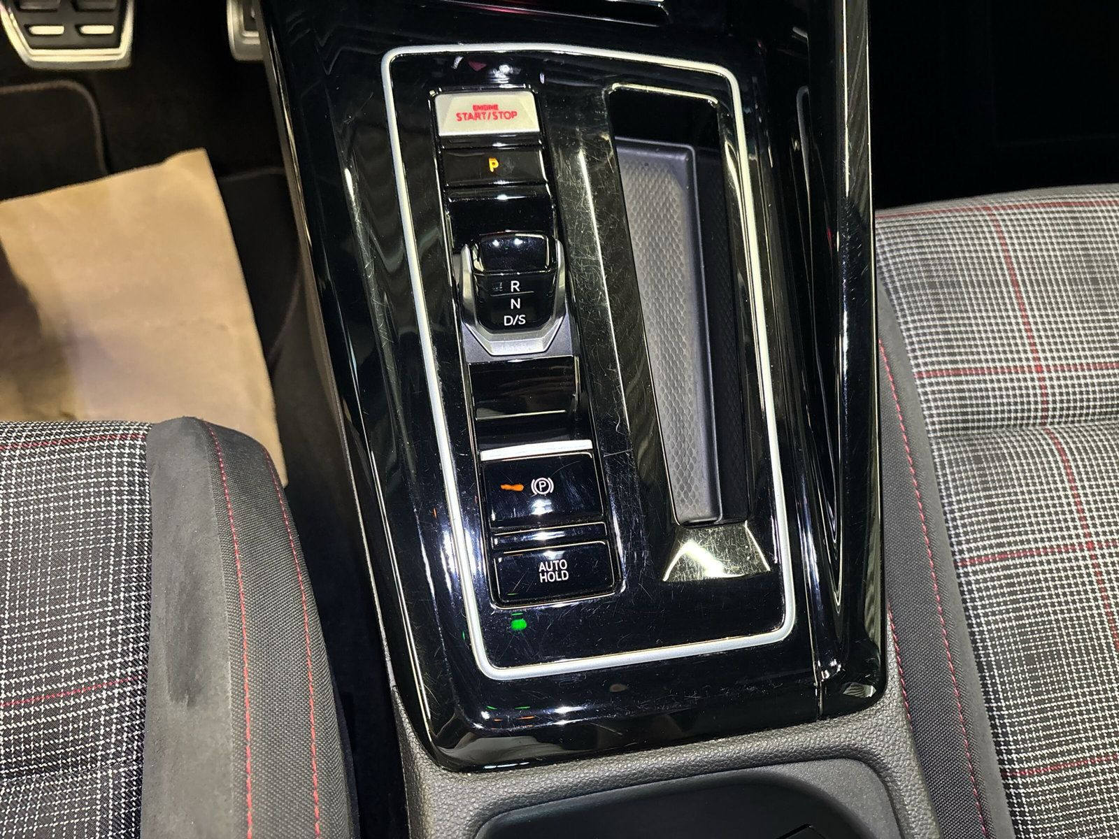 Volkswagen - Golf GTI_15