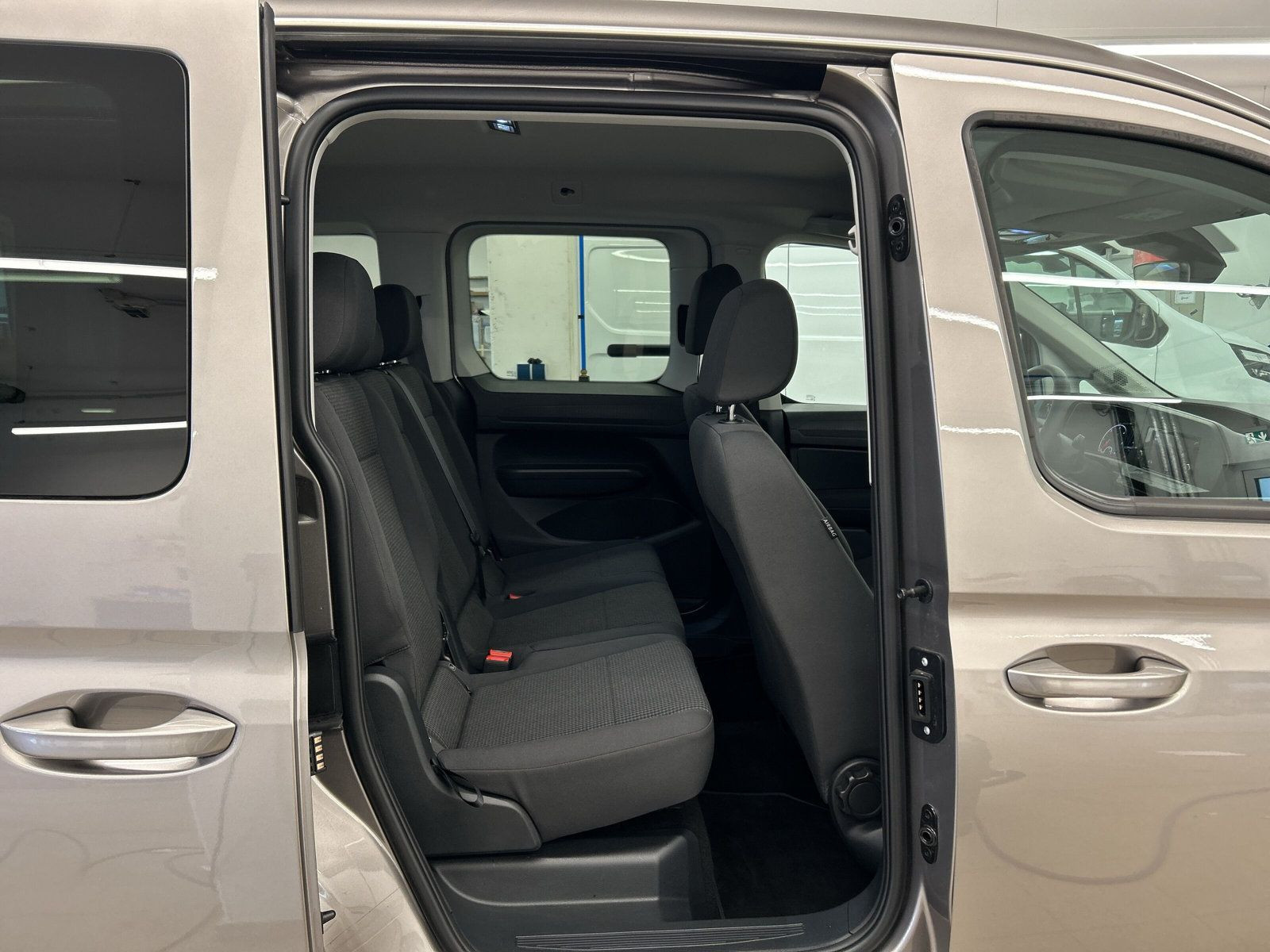 Volkswagen - Caddy_10