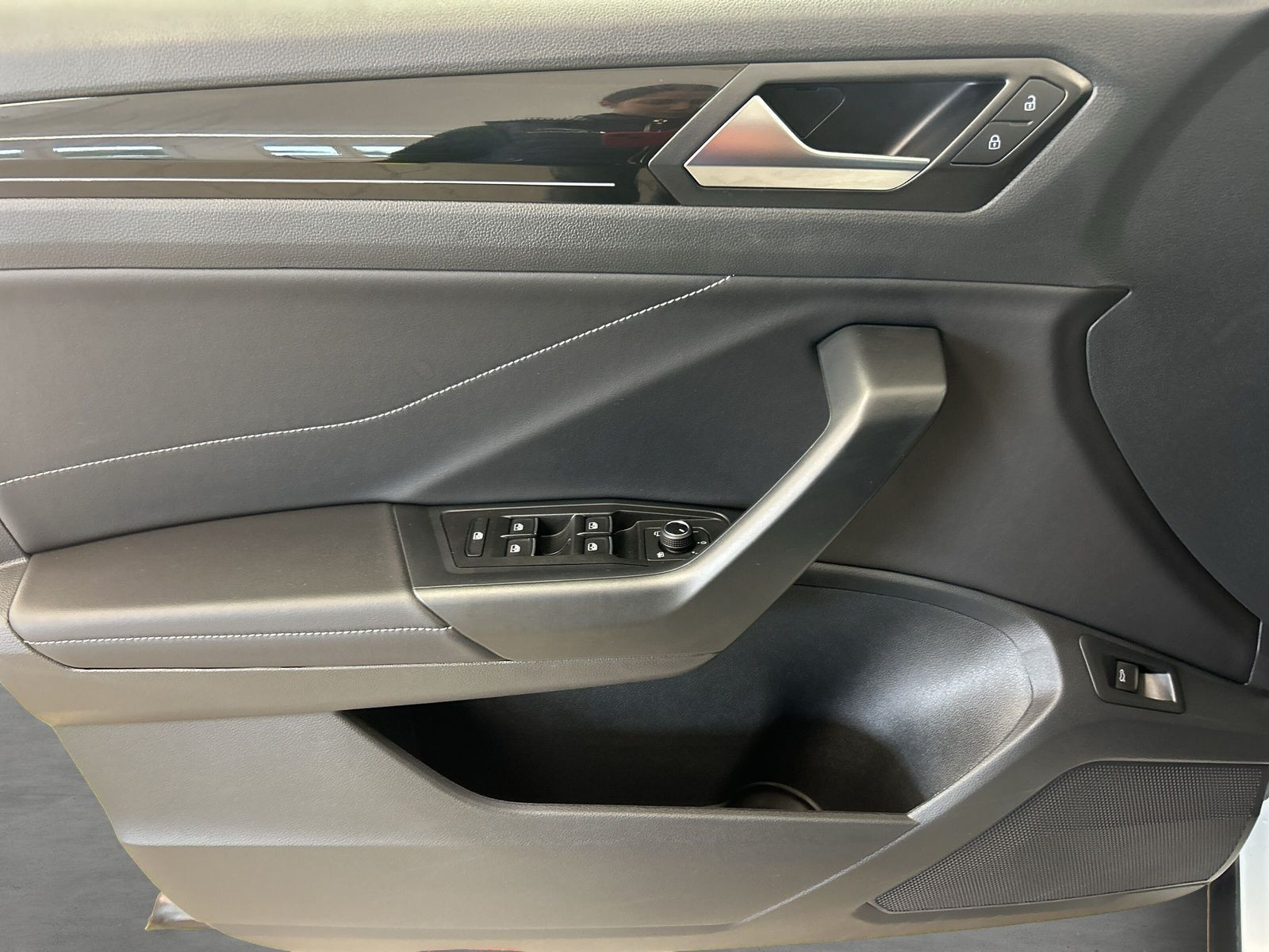 Volkswagen - T-Roc_23