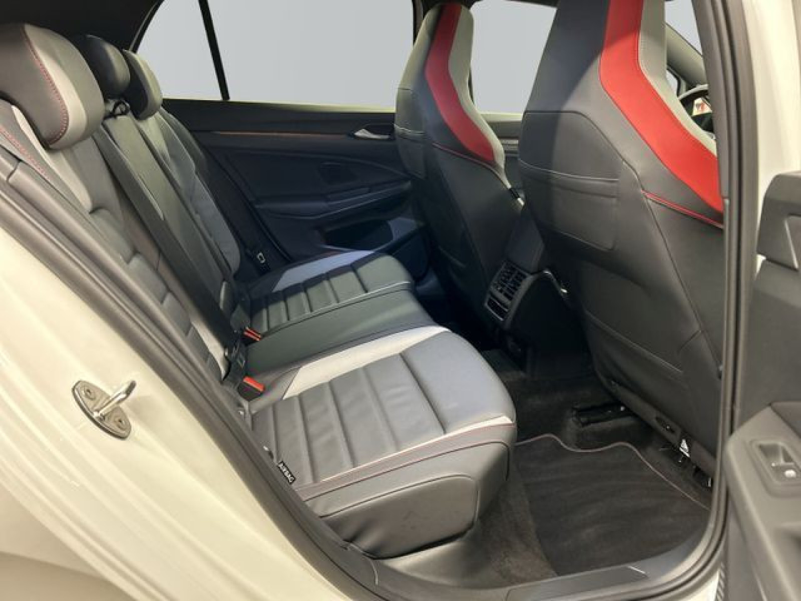 Volkswagen - Golf GTI_14