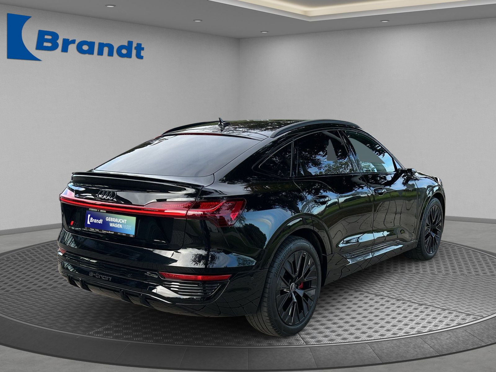 Audi - Q8 Sportback e-tron_4