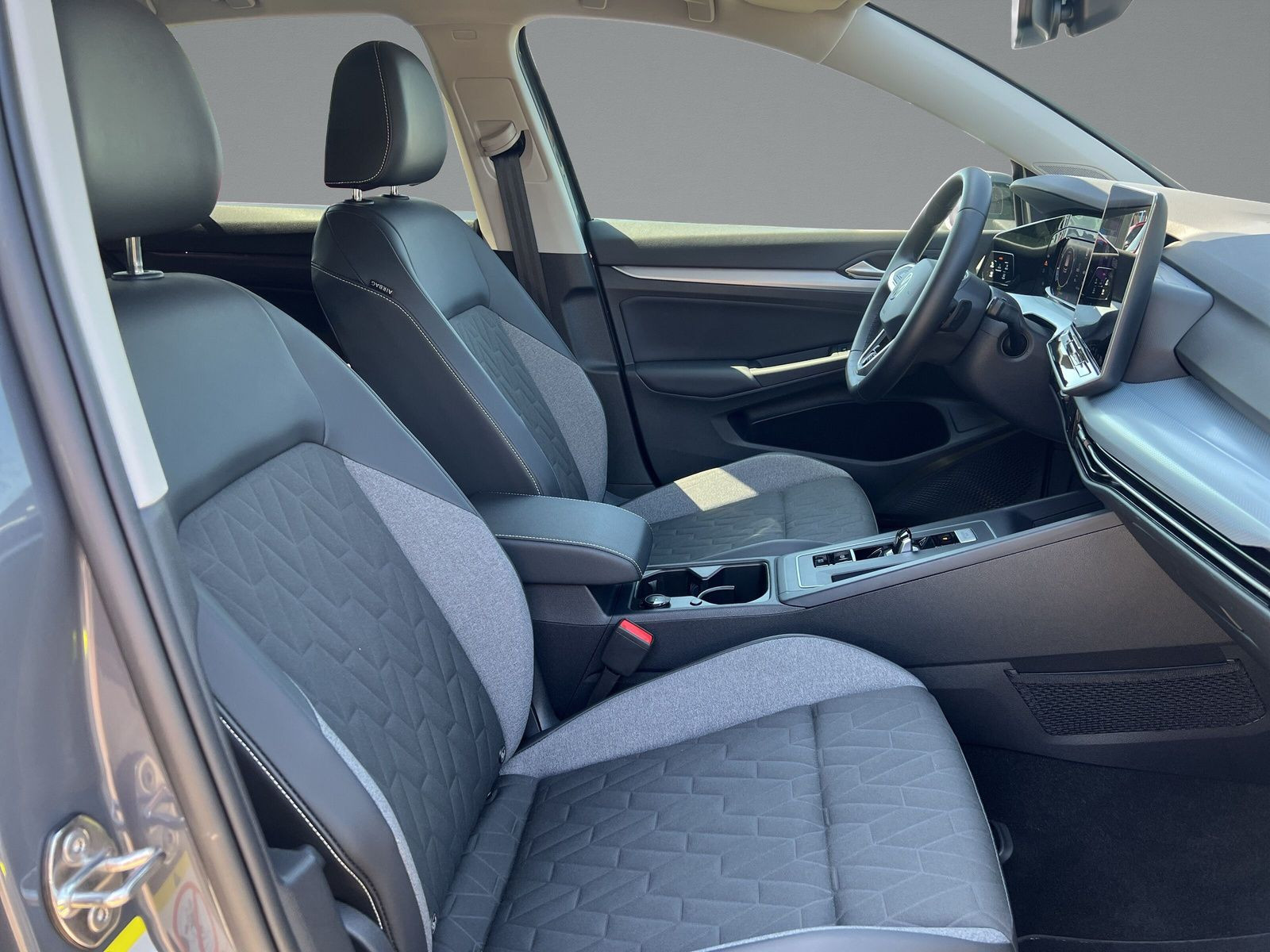 Volkswagen - Golf_13