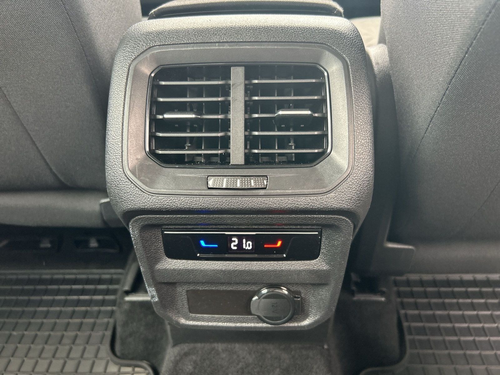 Volkswagen - Tiguan_24