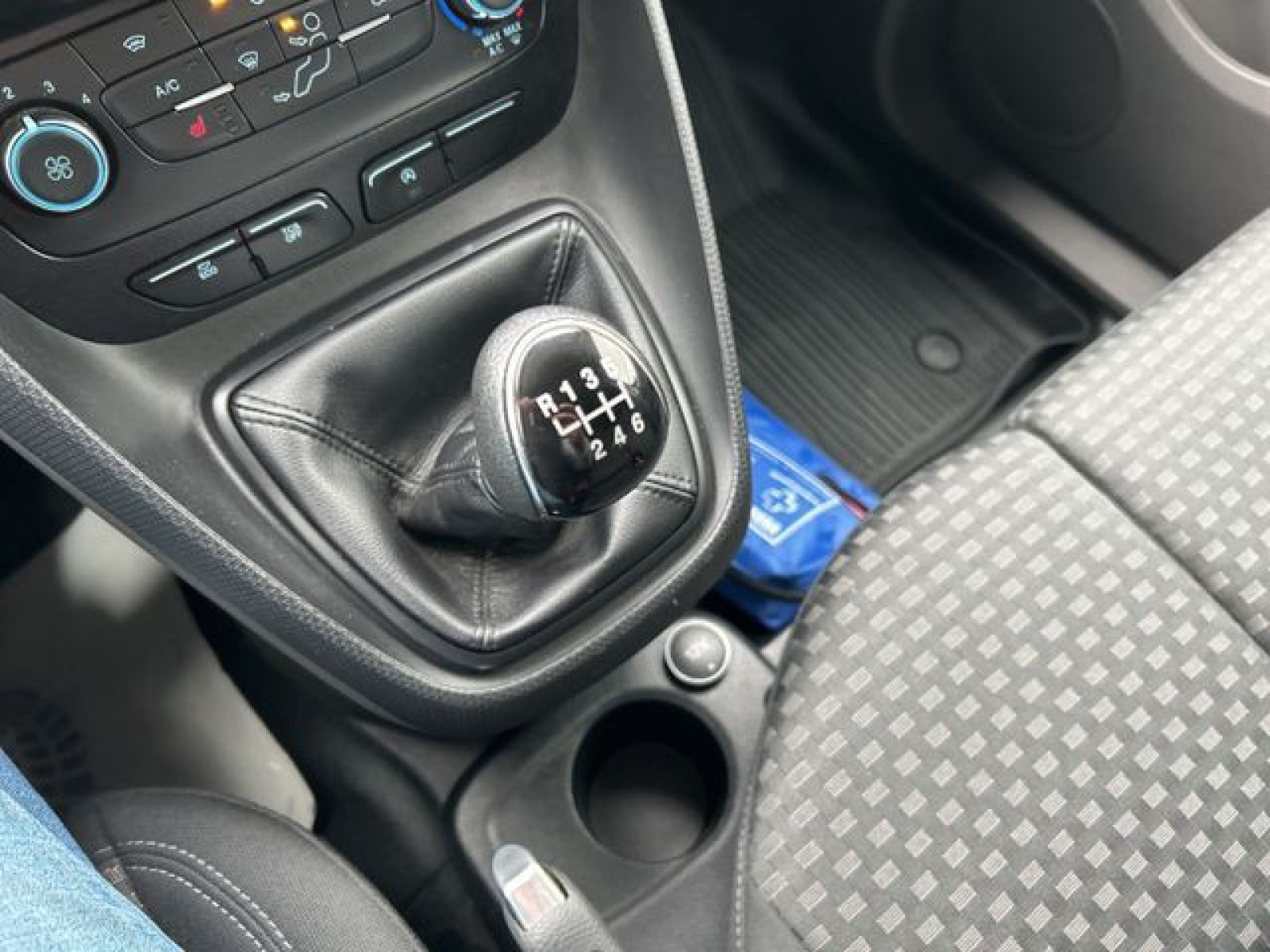 Ford - Transit Connect_15