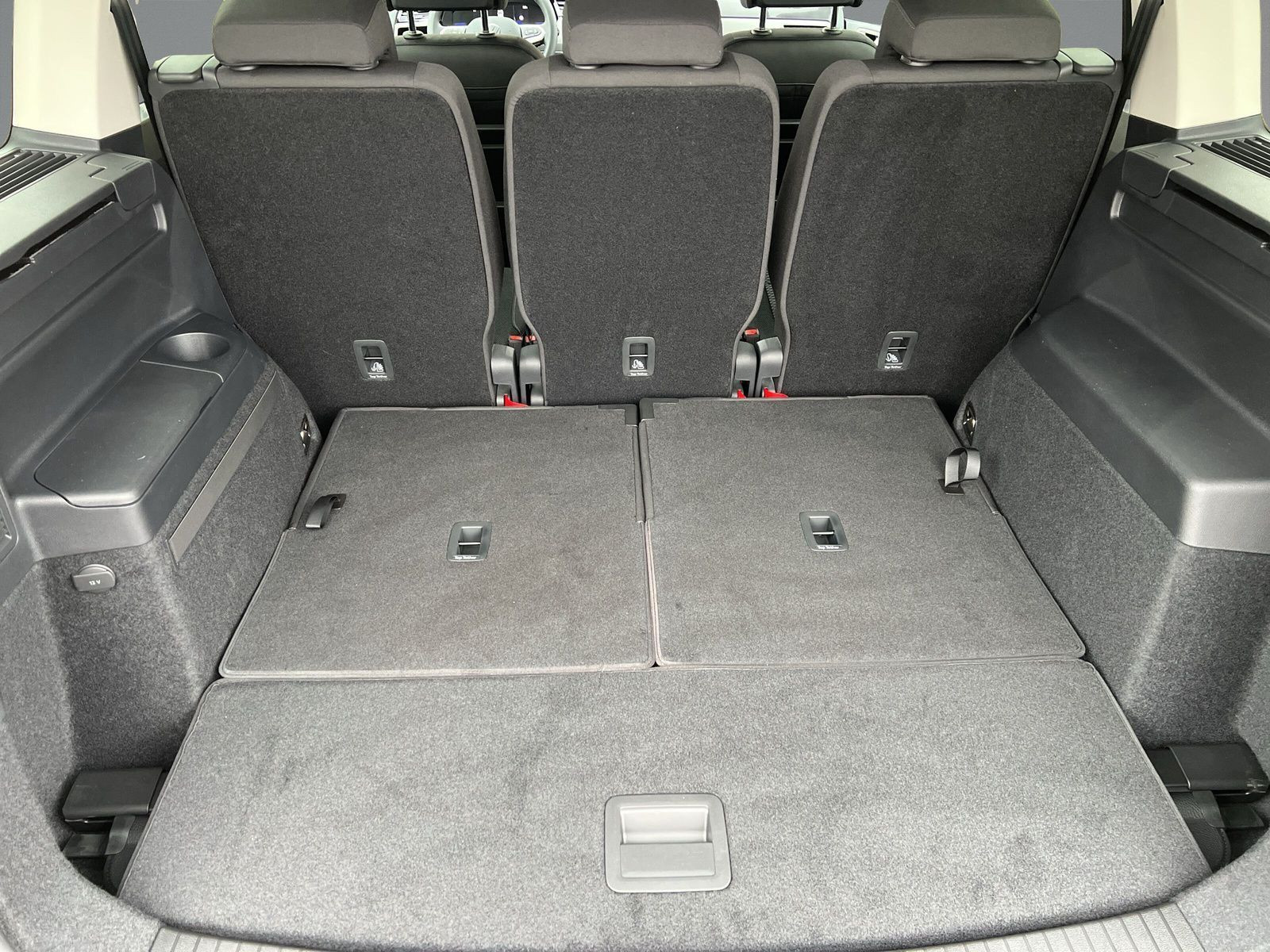 Volkswagen - Touran_12