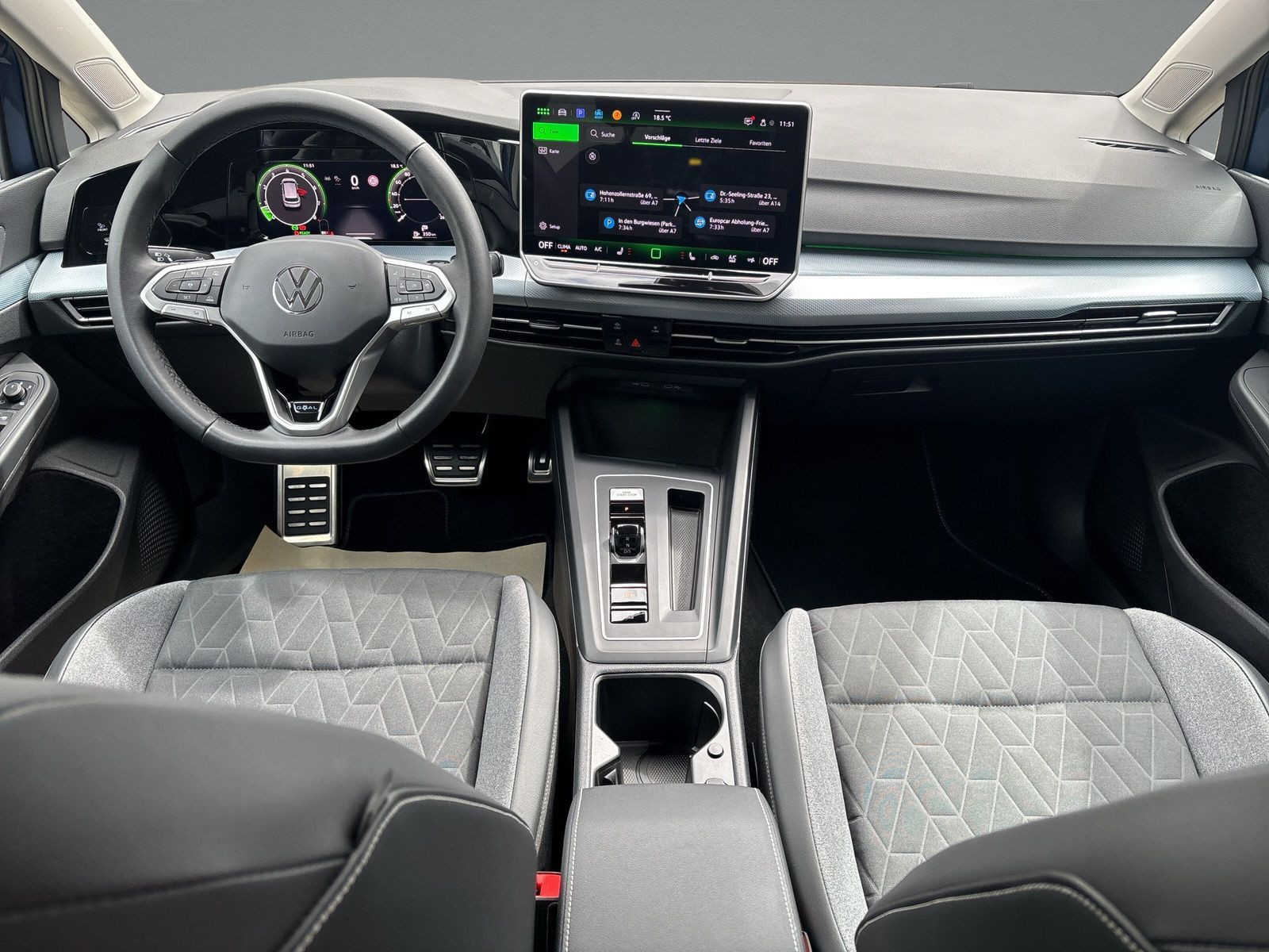 Volkswagen - Golf_11