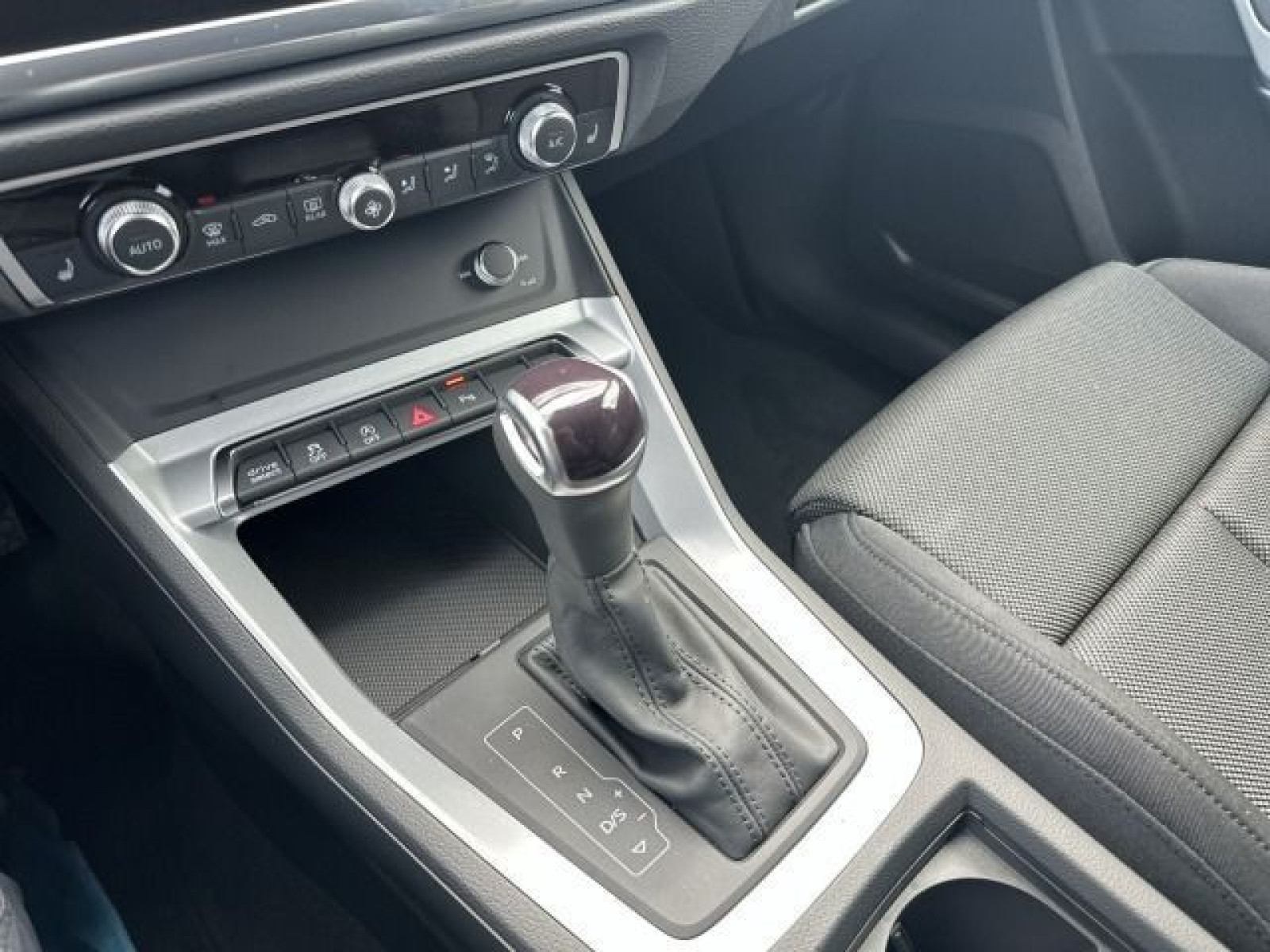 Audi - Q3_15