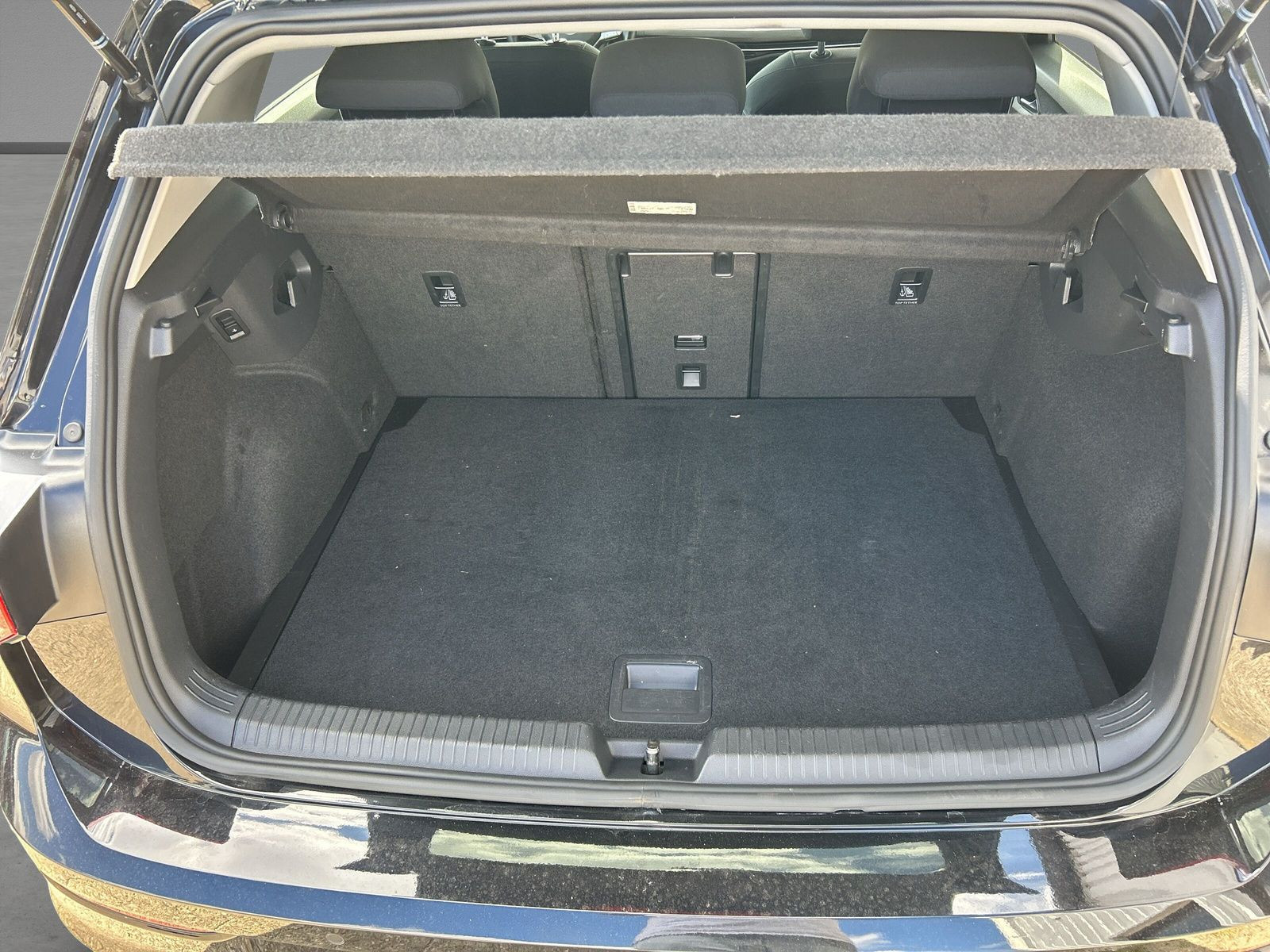 Volkswagen - Golf_11