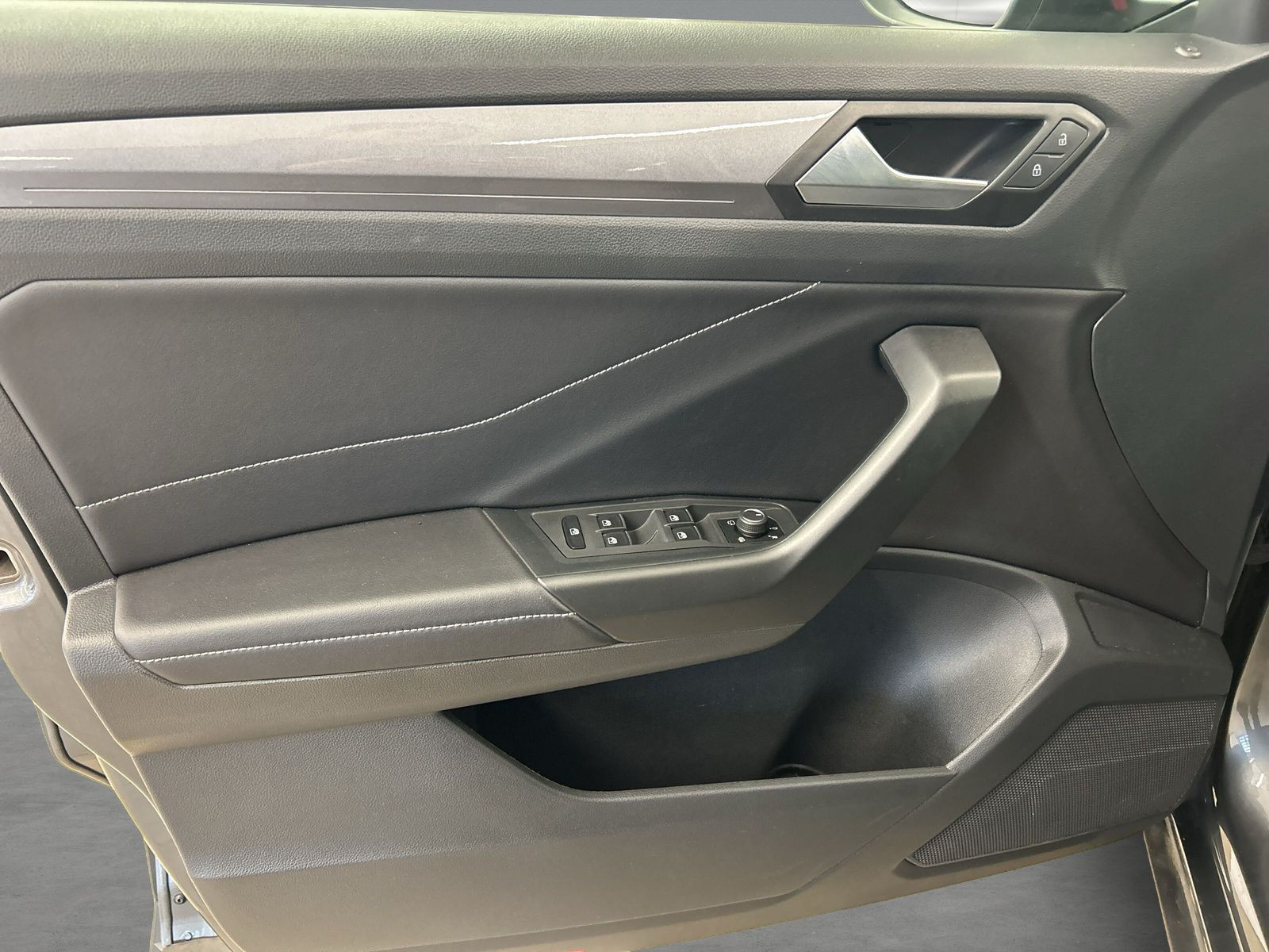 Volkswagen - T-Roc_21