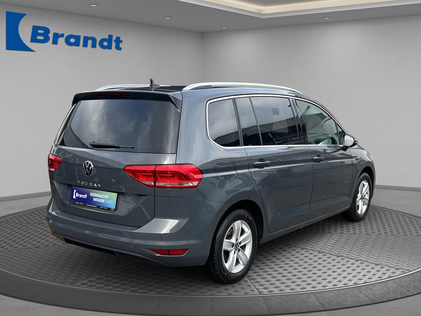 Volkswagen - Touran_3