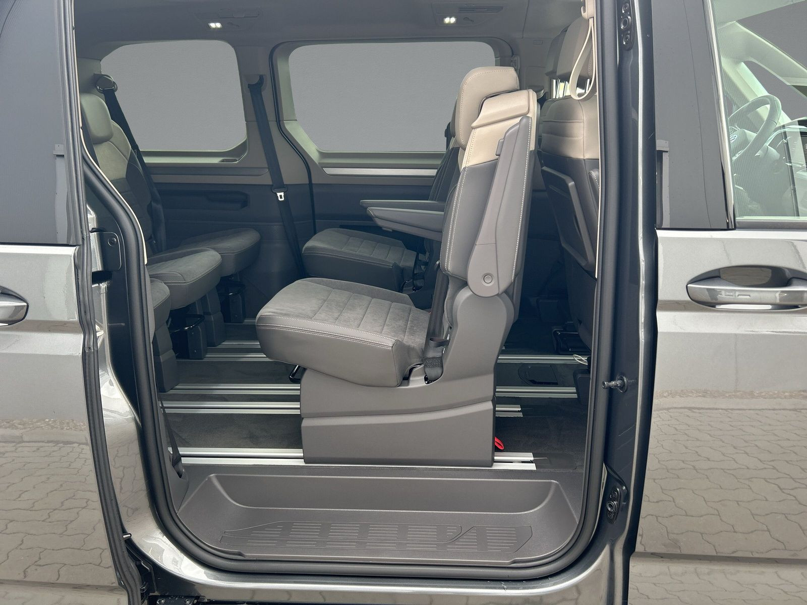 Volkswagen - Multivan_13