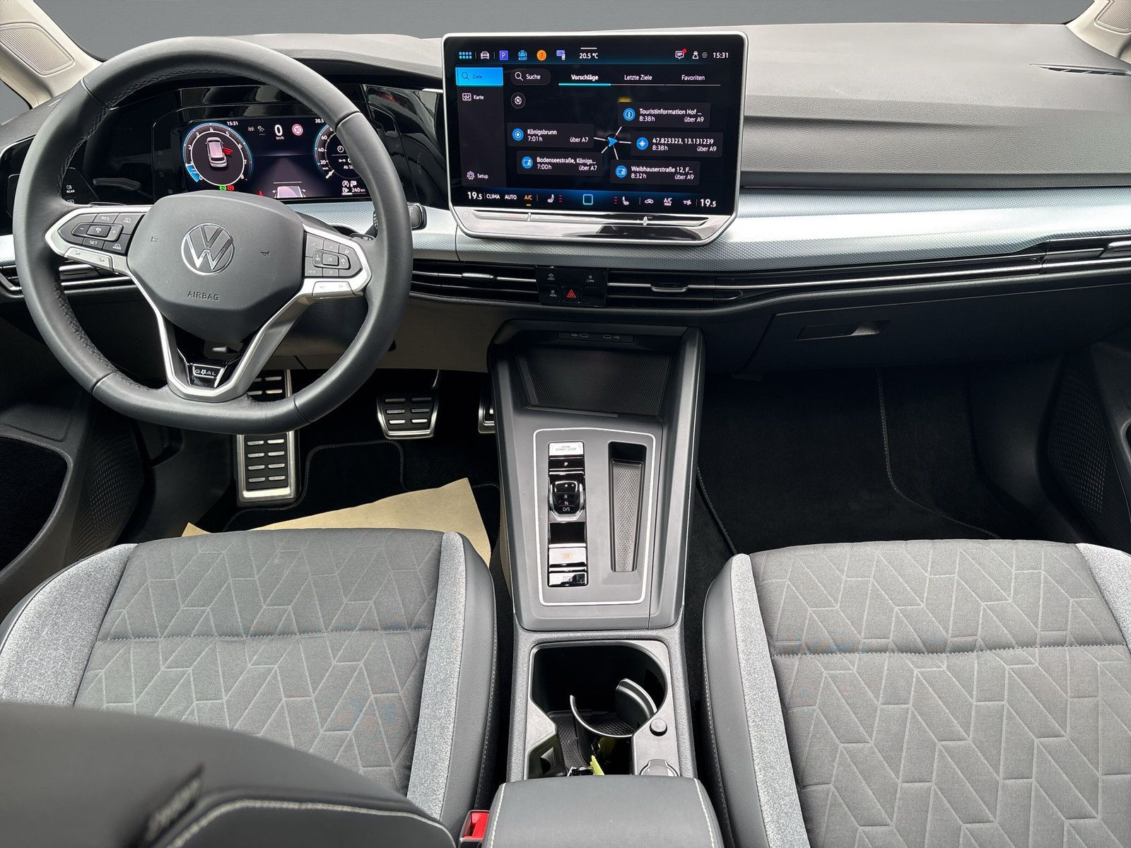 Volkswagen - Golf_11