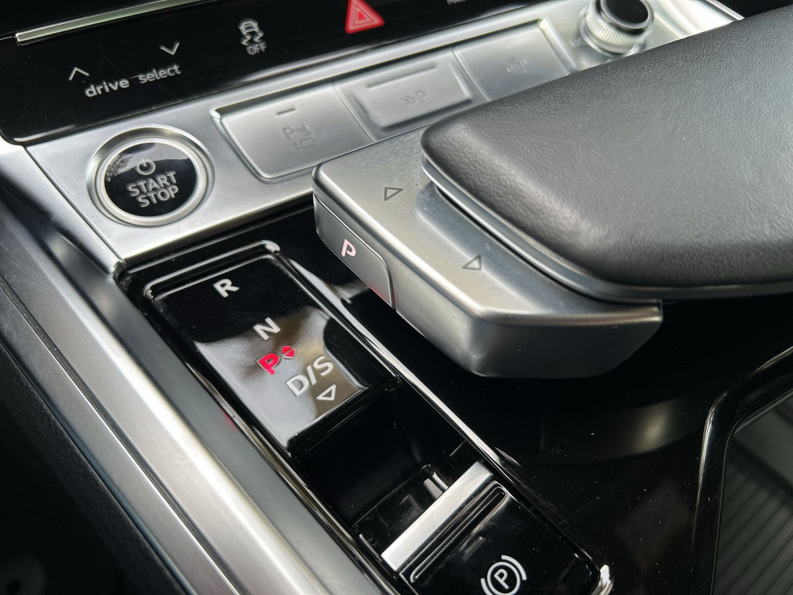 Audi - Q8 Sportback e-tron_15