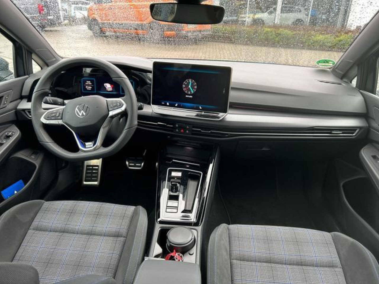 Volkswagen - Golf_11